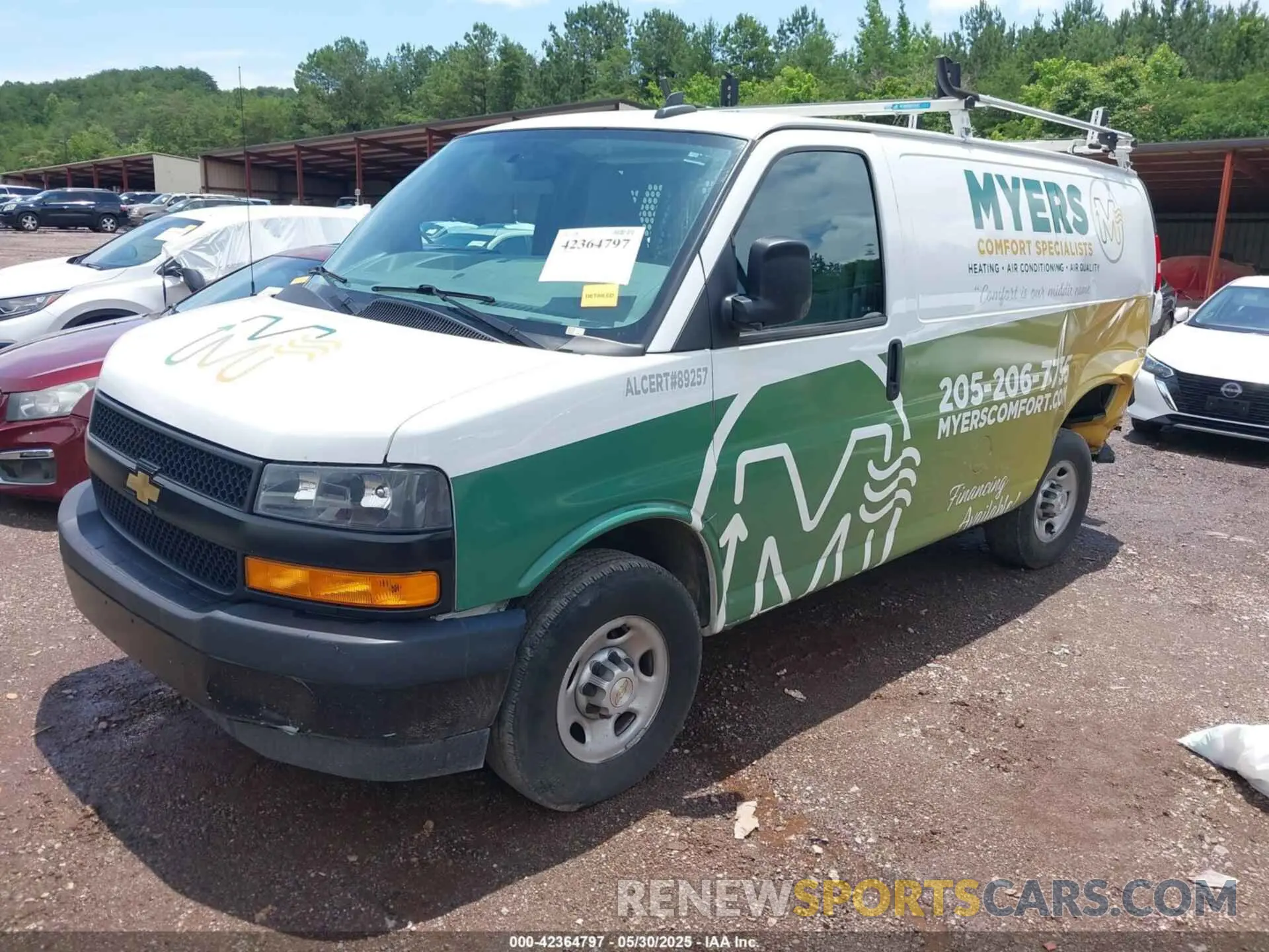 2 fotografías del automóvil dañado 1GCWGAF76P1171923 CHEVROLET EXPRESS CARGO 2023