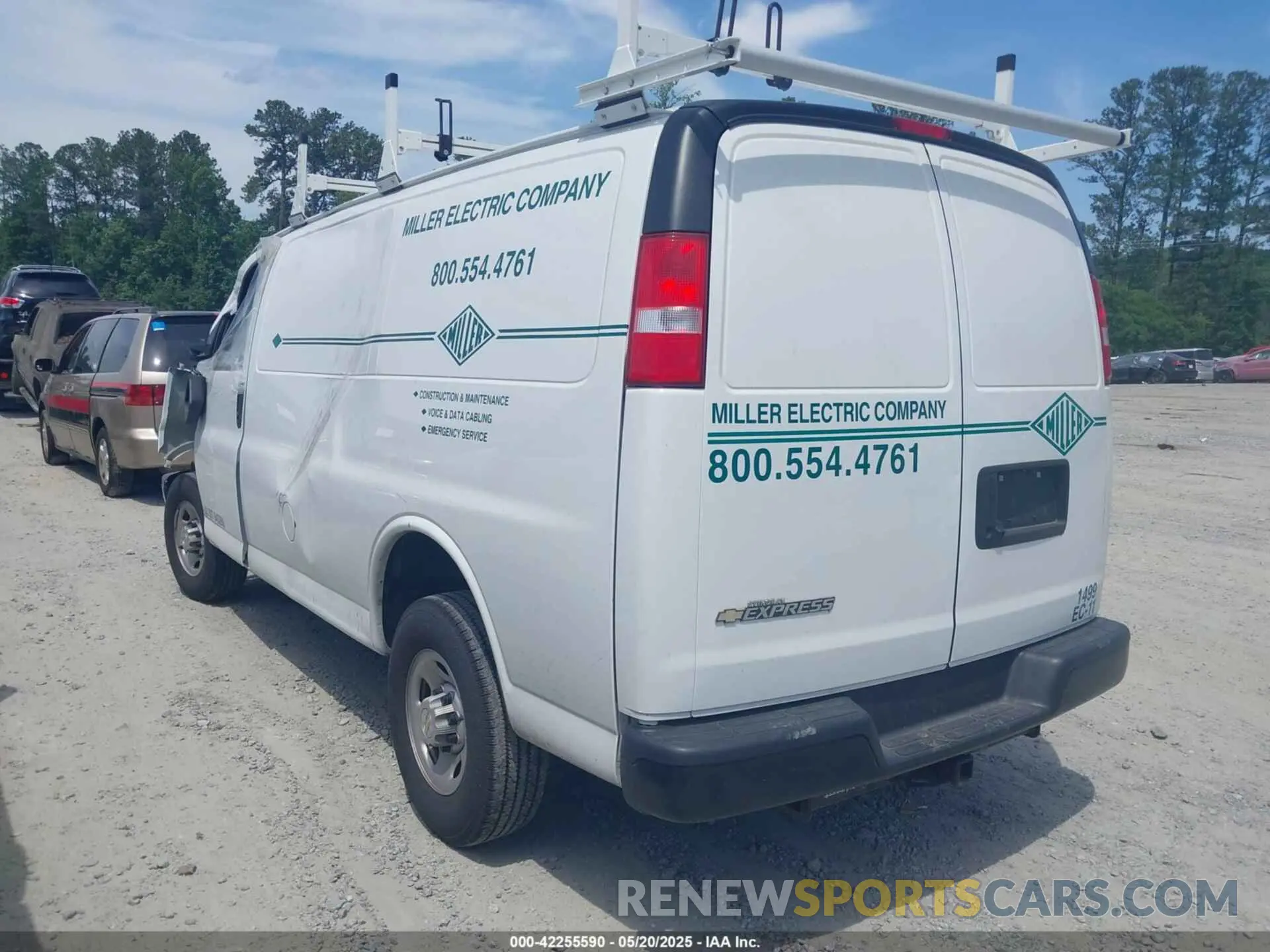 3 fotografías del automóvil dañado 1GCWGAFP1P1252487 CHEVROLET EXPRESS CARGO 2023