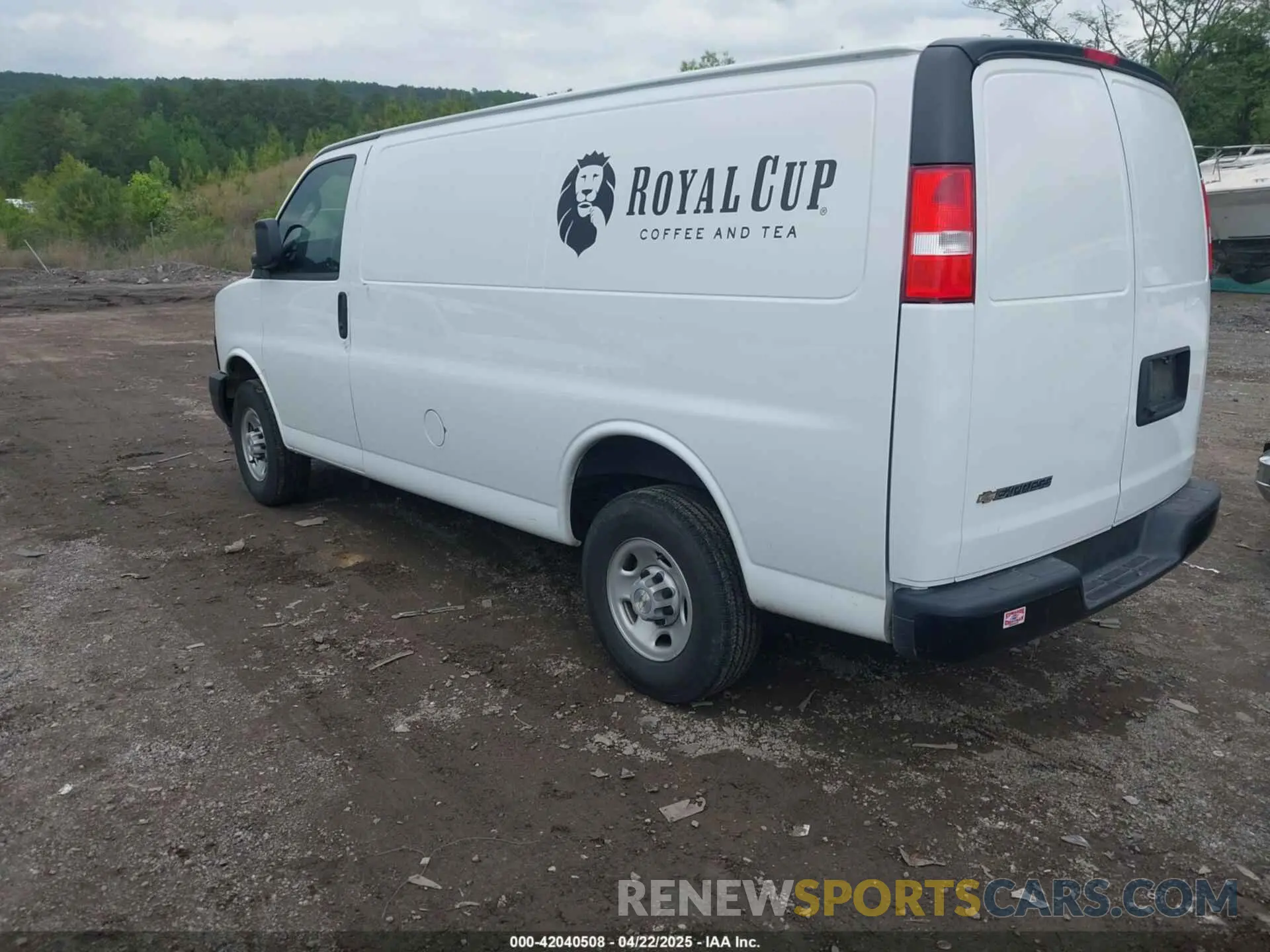 3 fotografías del automóvil dañado 1GCWGAFP8P1259579 CHEVROLET EXPRESS CARGO 2023