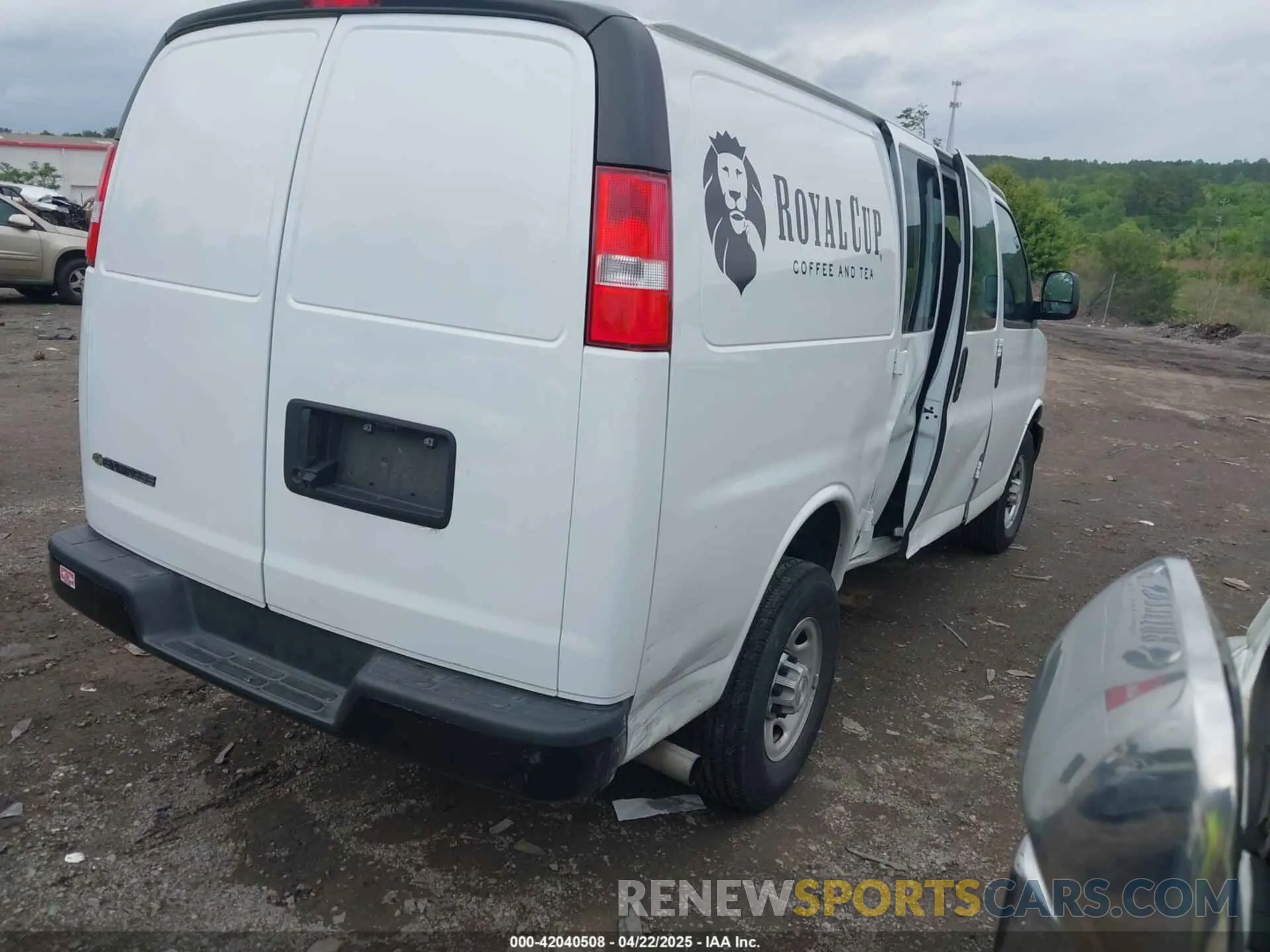 4 fotografías del automóvil dañado 1GCWGAFP8P1259579 CHEVROLET EXPRESS CARGO 2023
