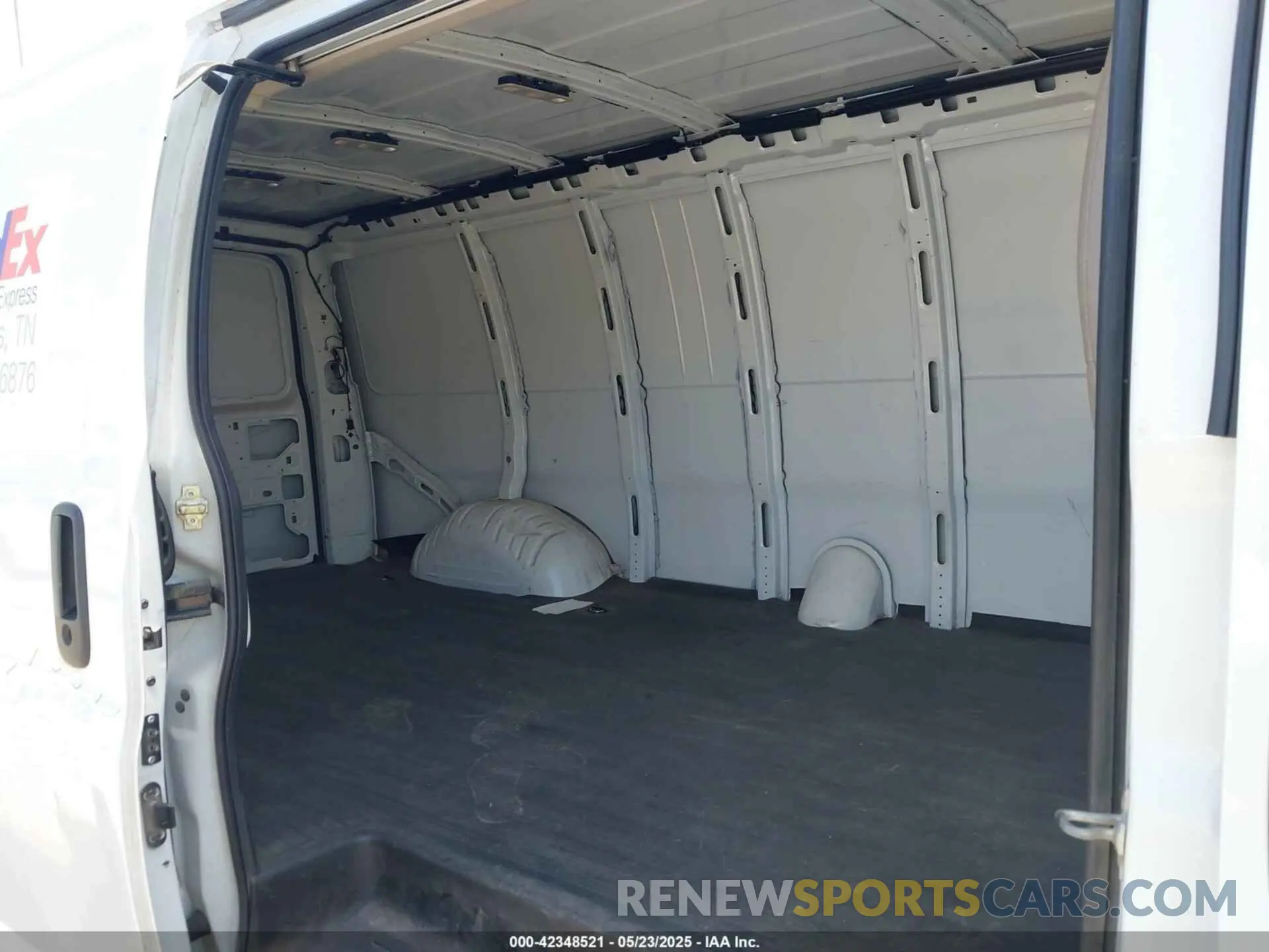 8 fotografías del automóvil dañado 1GCWGBFP0P1180994 CHEVROLET EXPRESS CARGO 2023