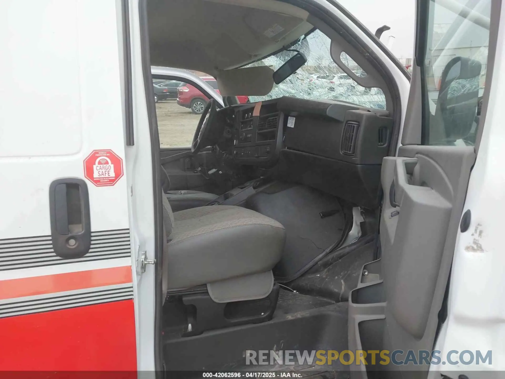 5 fotografías del automóvil dañado 1GCWGAF79R1177119 CHEVROLET EXPRESS CARGO 2024