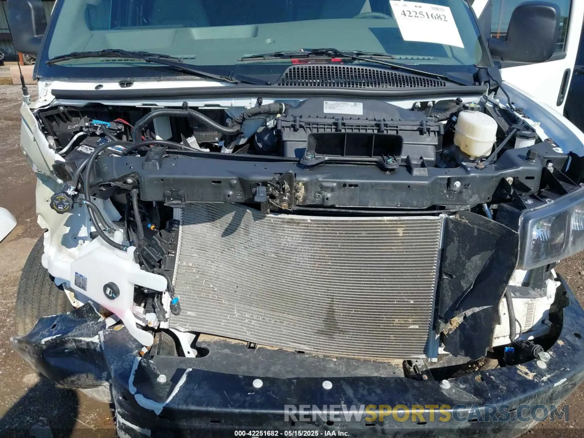 10 fotografías del automóvil dañado 1GCWGAFP0R1250412 CHEVROLET EXPRESS CARGO 2024