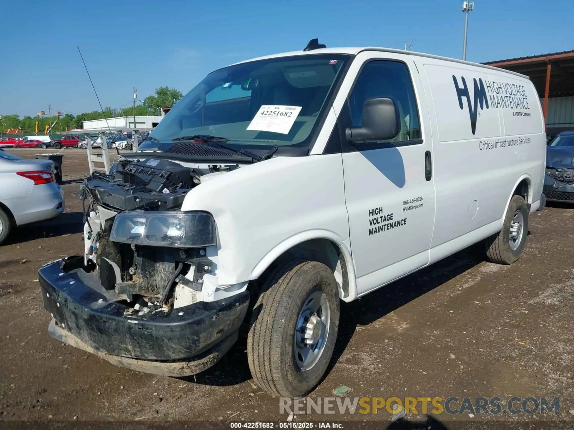 2 fotografías del automóvil dañado 1GCWGAFP0R1250412 CHEVROLET EXPRESS CARGO 2024