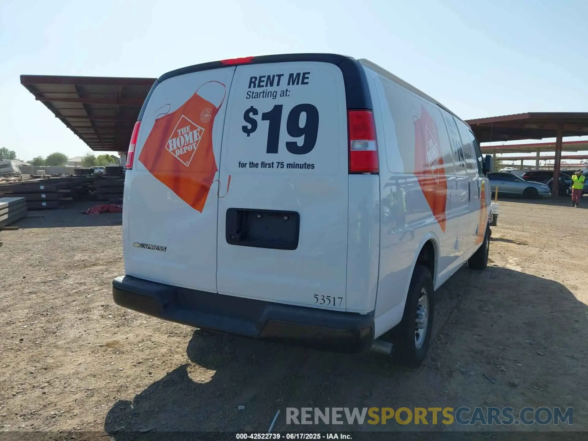 4 fotografías del automóvil dañado 1GCWGBFP7P1205695 CHEVROLET EXPRESS CARGO VAN 2023