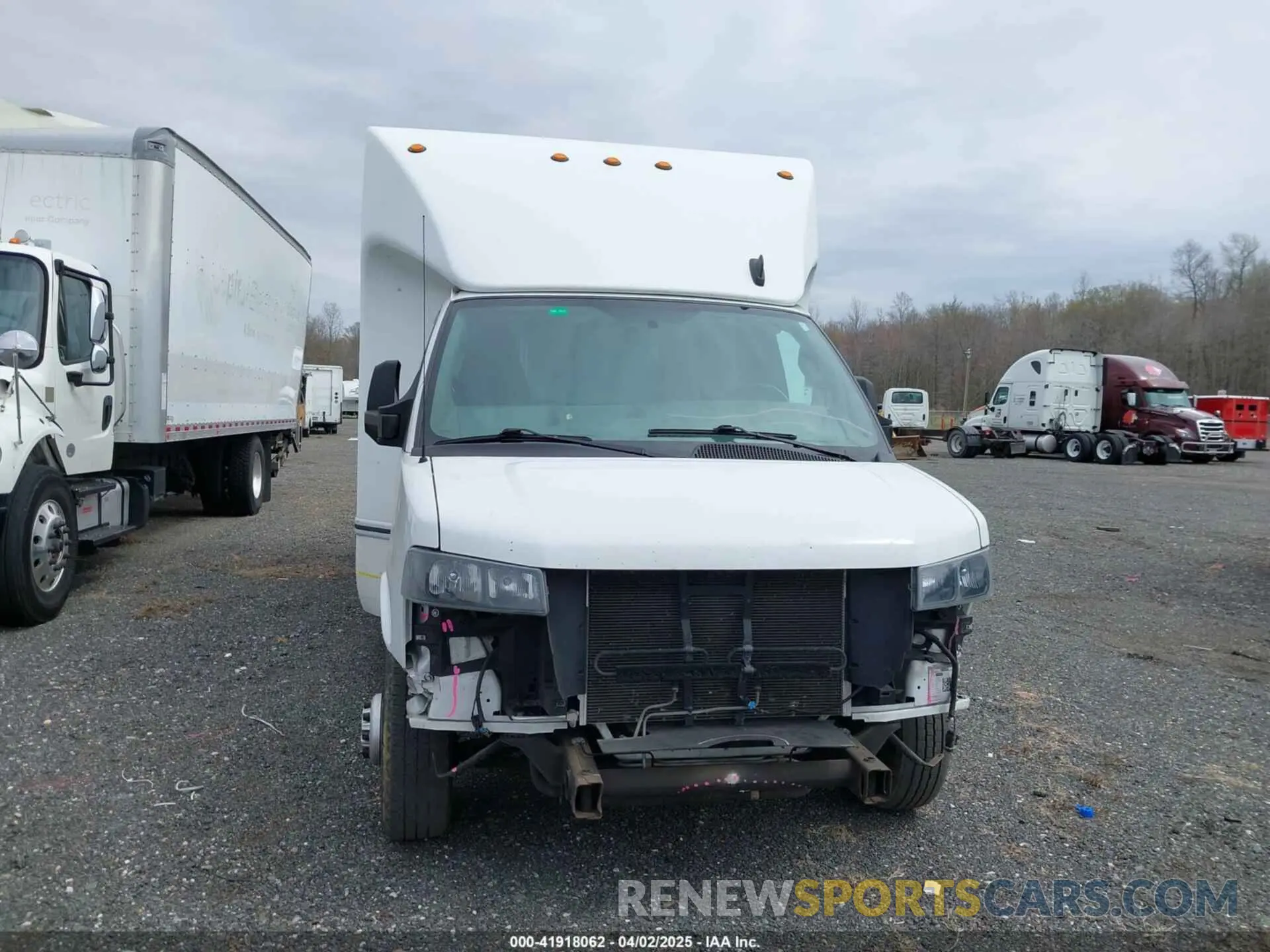 12 fotografías del automóvil dañado 1HA3GTCG5KN015081 CHEVROLET EXPRESS CUTAWAY 2019
