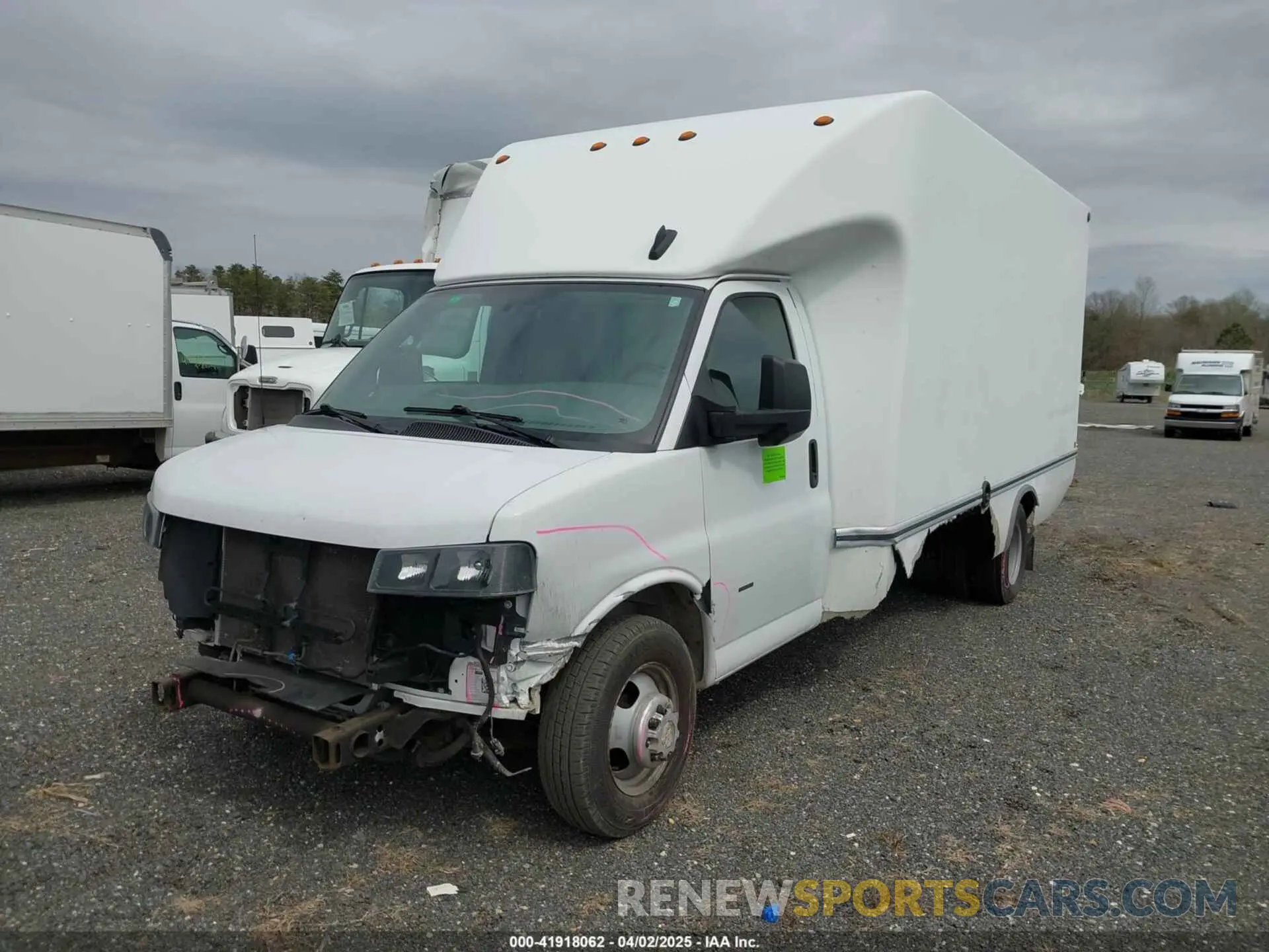 2 fotografías del automóvil dañado 1HA3GTCG5KN015081 CHEVROLET EXPRESS CUTAWAY 2019