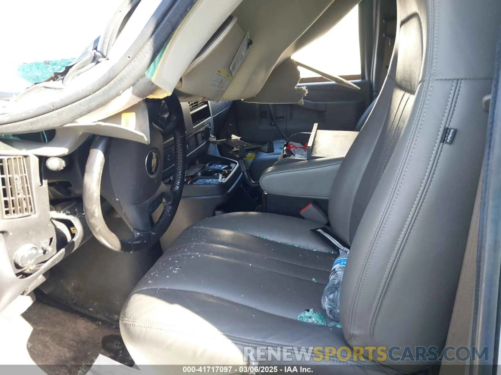 7 fotografías del automóvil dañado 1GB0GRFG9L1120239 CHEVROLET EXPRESS CUTAWAY 2020