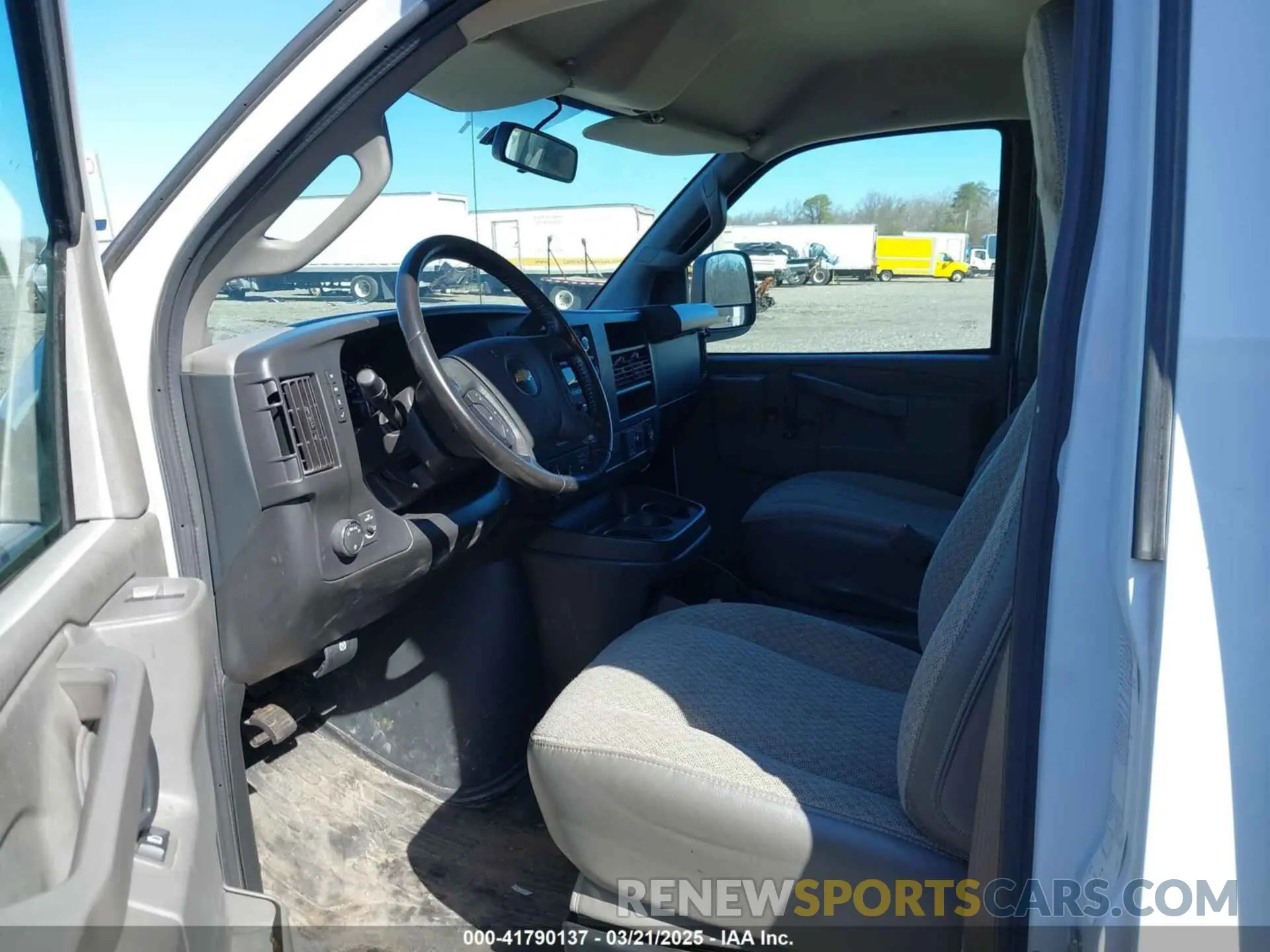 7 fotografías del automóvil dañado 1GB0GRF7XN1287826 CHEVROLET EXPRESS CUTAWAY 2022
