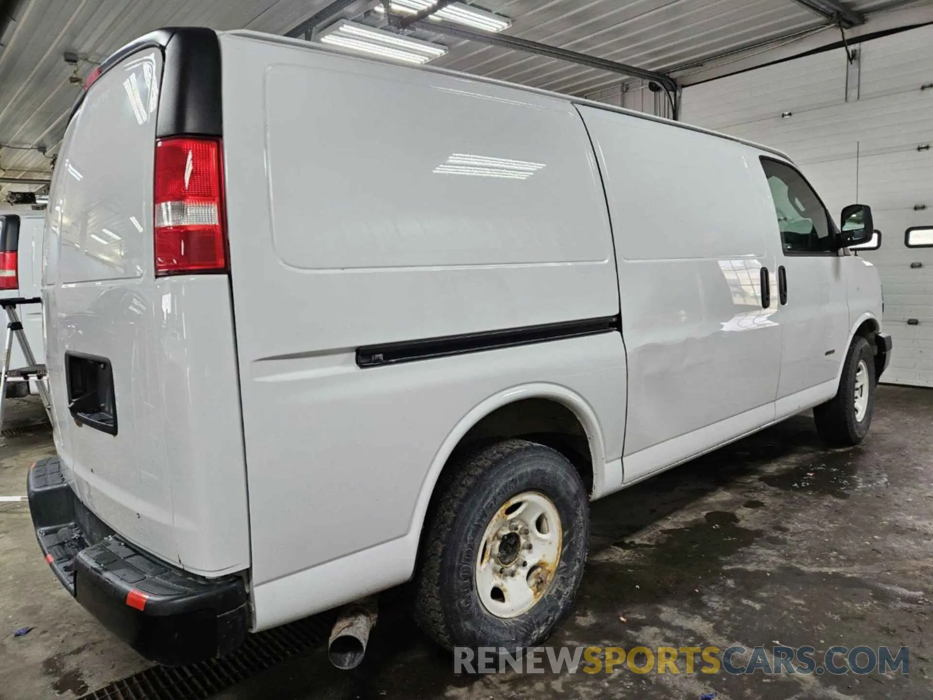 5 fotografías del automóvil dañado 1GCWGAF17K1220857 CHEVROLET EXPRESS G2500 2019
