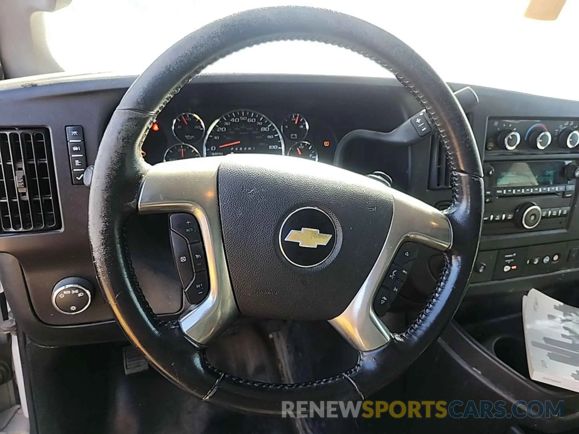 18 fotografías del automóvil dañado 1GCWGAFG5K1276039 CHEVROLET EXPRESS G2500 2019