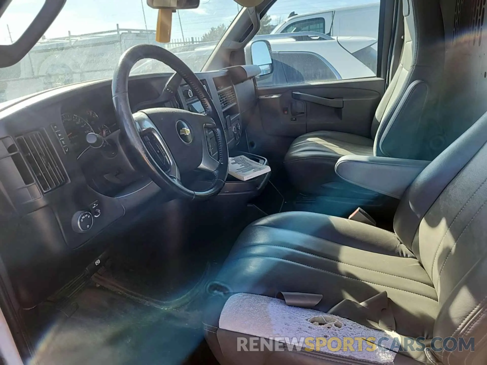 5 fotografías del automóvil dañado 1GCWGAFG5K1276039 CHEVROLET EXPRESS G2500 2019