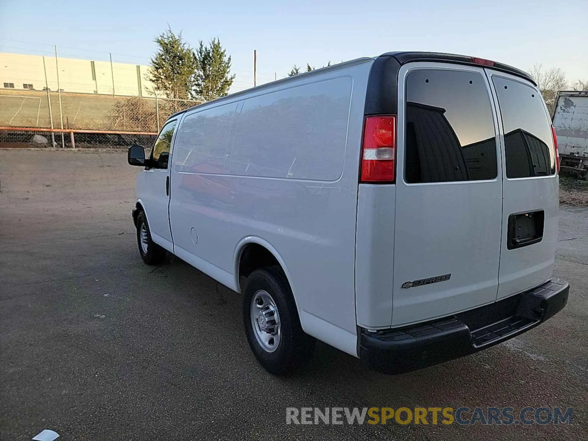 18 fotografías del automóvil dañado 1GCWGAFGXK1328281 CHEVROLET EXPRESS G2500 2019