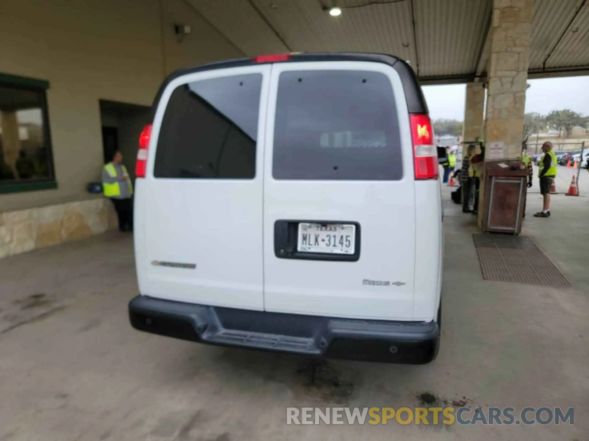 27 fotografías del automóvil dañado 1GCWGAFGXK1328281 CHEVROLET EXPRESS G2500 2019