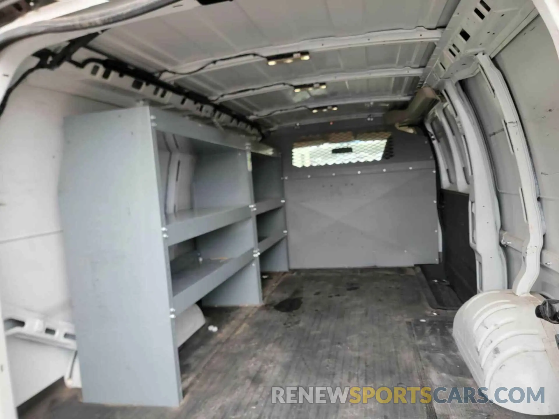 8 fotografías del automóvil dañado 1GCWGAFGXK1328281 CHEVROLET EXPRESS G2500 2019