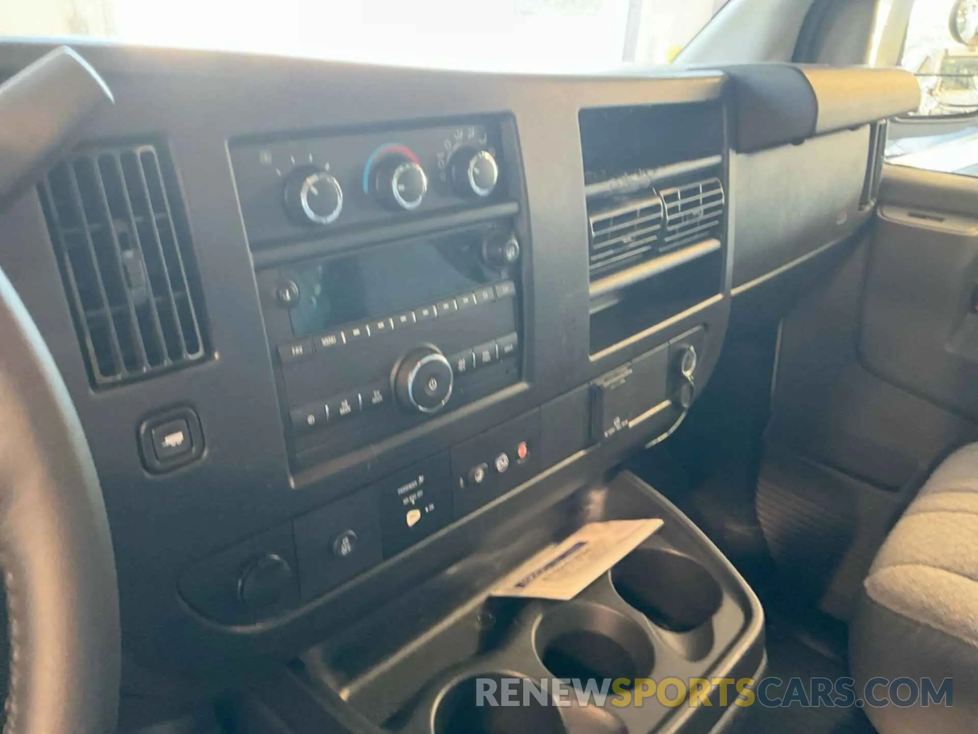 7 fotografías del automóvil dañado 1GCWGAFP2K1202013 CHEVROLET EXPRESS G2500 2019