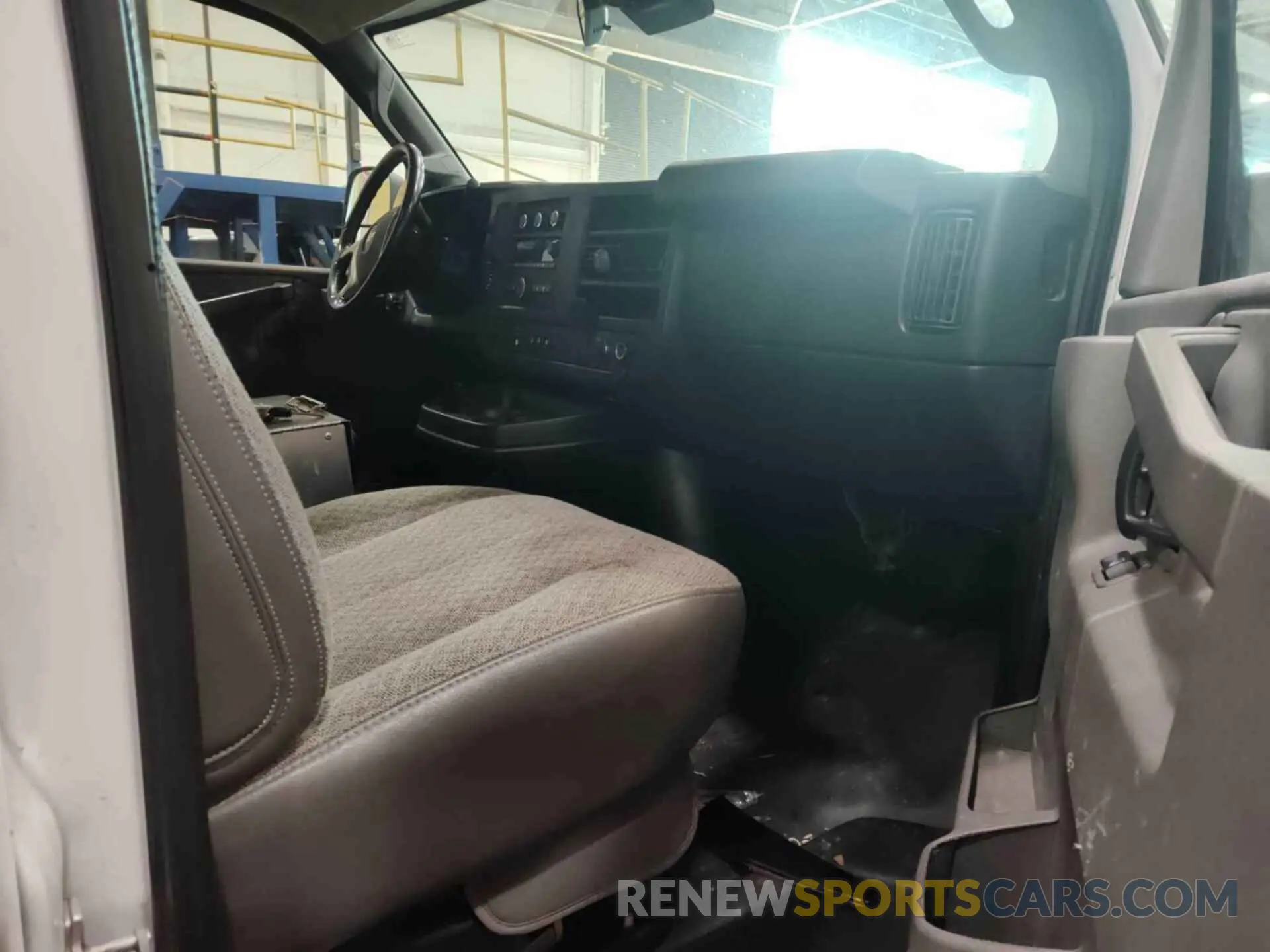10 fotografías del automóvil dañado 1GCWGAFP4K1305062 CHEVROLET EXPRESS G2500 2019