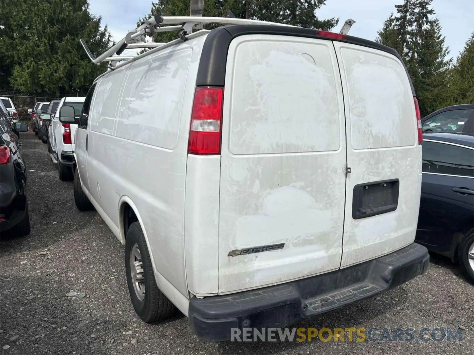 15 fotografías del automóvil dañado 1GCWGAFP4K1305062 CHEVROLET EXPRESS G2500 2019