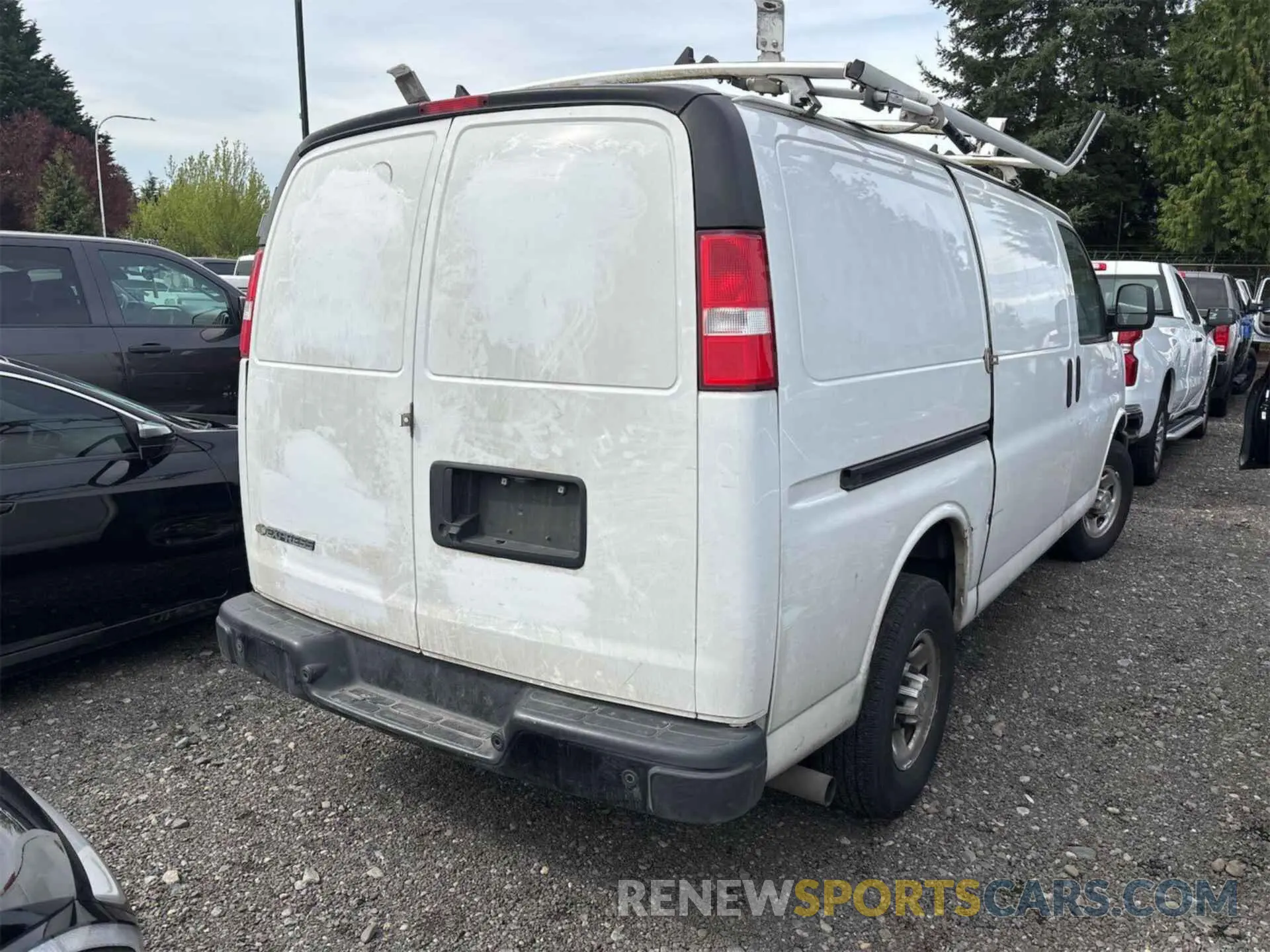 25 fotografías del automóvil dañado 1GCWGAFP4K1305062 CHEVROLET EXPRESS G2500 2019