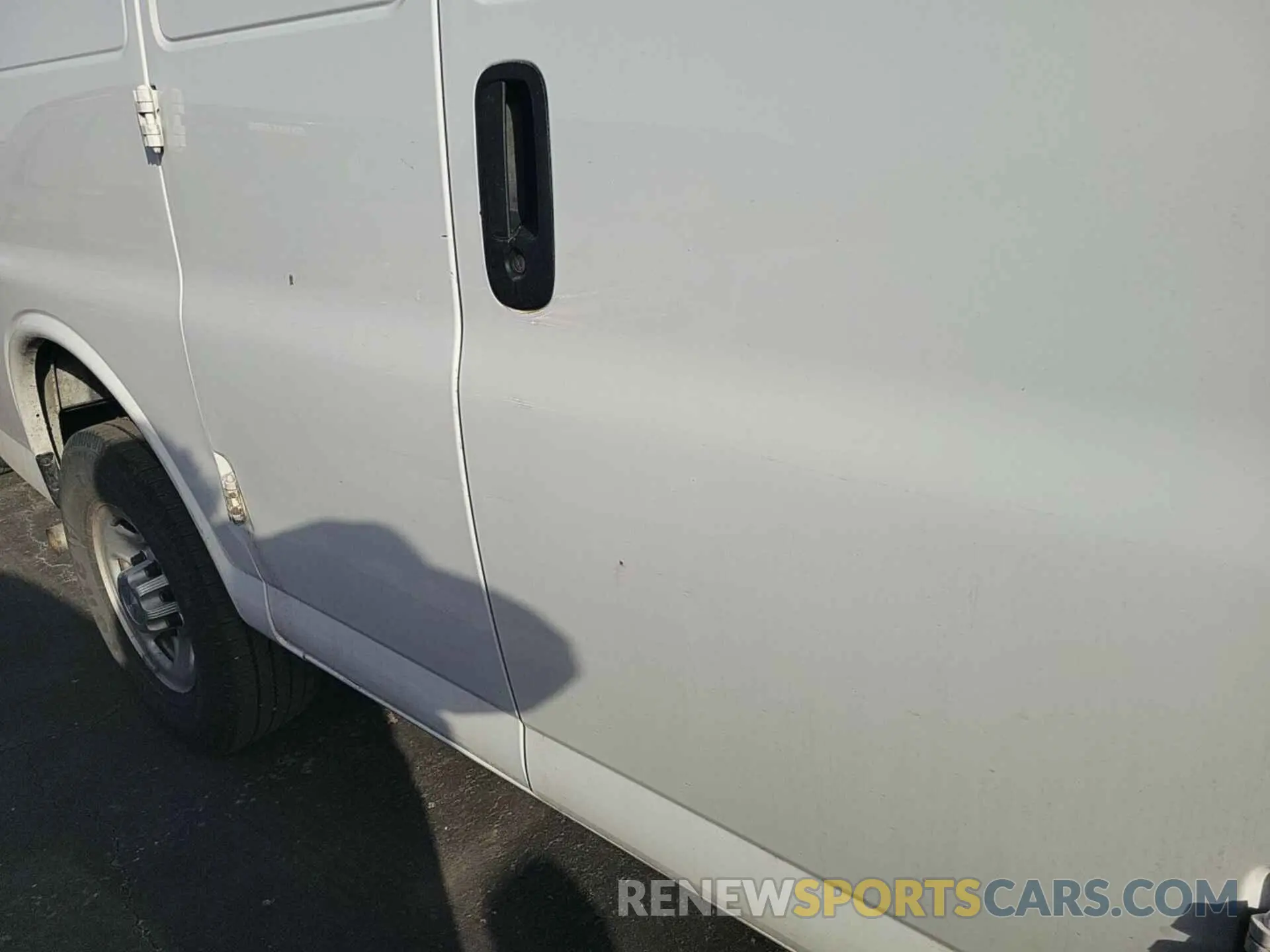 11 fotografías del automóvil dañado 1GCWGAFPXK1202597 CHEVROLET EXPRESS G2500 2019