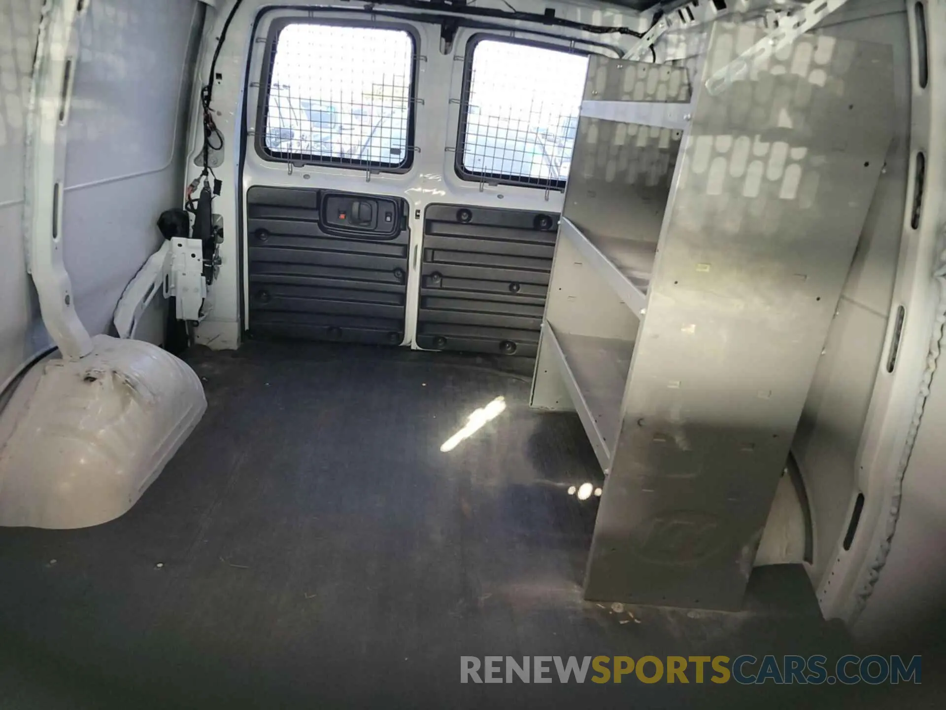 13 fotografías del automóvil dañado 1GCWGAFPXK1202597 CHEVROLET EXPRESS G2500 2019