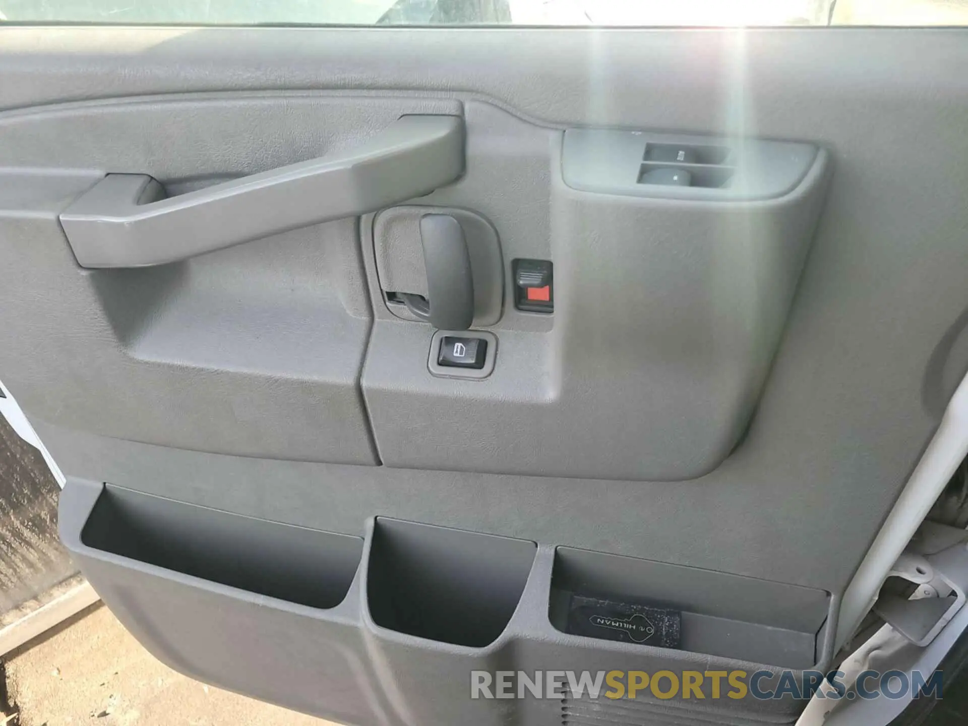 20 fotografías del automóvil dañado 1GCWGAFPXK1202597 CHEVROLET EXPRESS G2500 2019