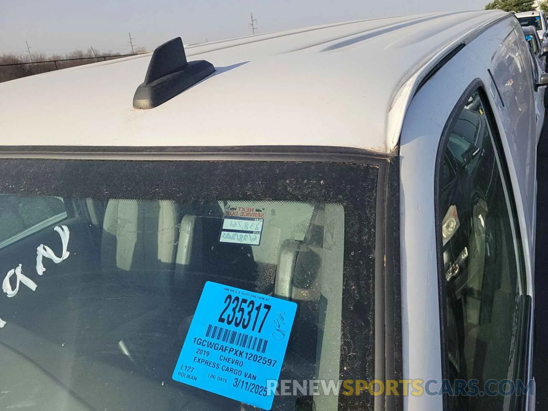 26 fotografías del automóvil dañado 1GCWGAFPXK1202597 CHEVROLET EXPRESS G2500 2019