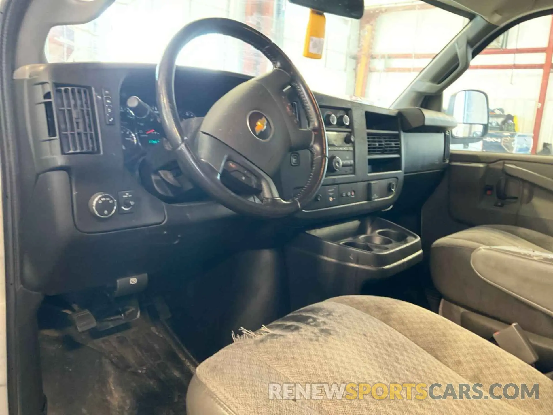 23 fotografías del automóvil dañado 1GCWGAFG5L1160695 CHEVROLET EXPRESS G2500 2020