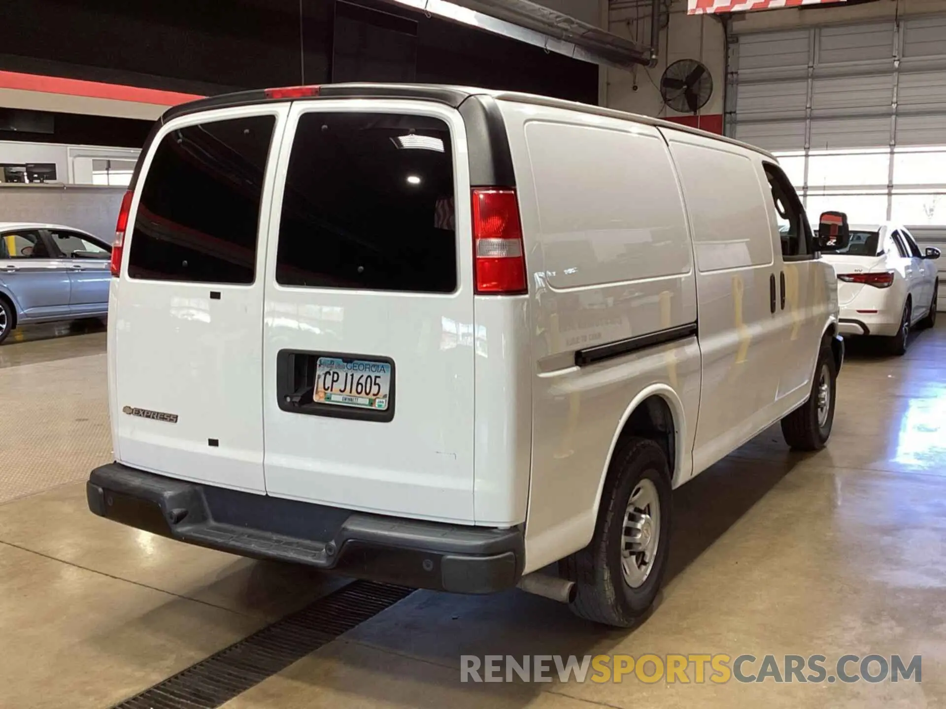 15 fotografías del automóvil dañado 1GCWGAFG5L1252809 CHEVROLET EXPRESS G2500 2020
