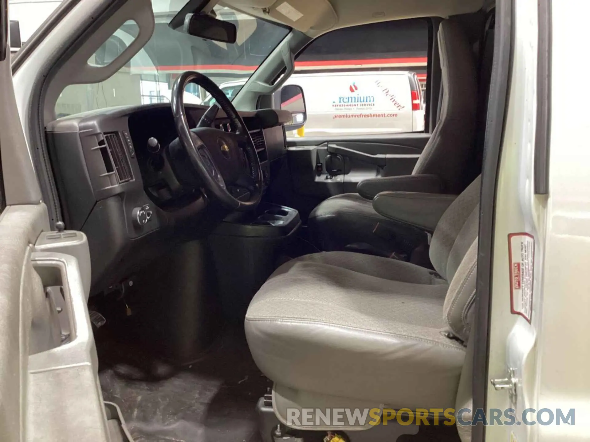23 fotografías del automóvil dañado 1GCWGAFG5L1252809 CHEVROLET EXPRESS G2500 2020