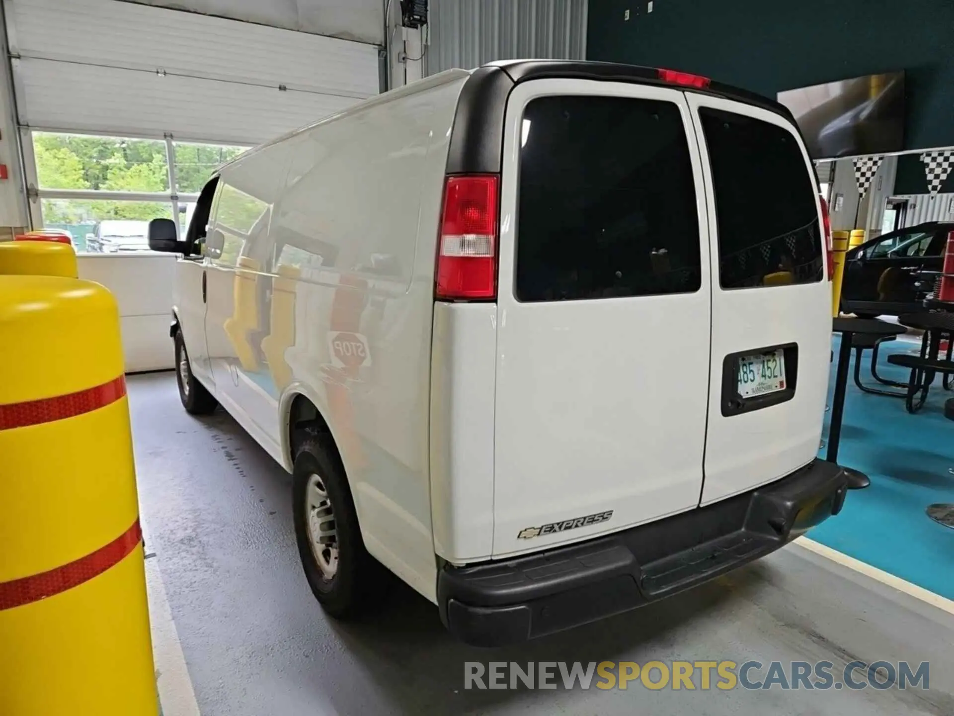 19 fotografías del automóvil dañado 1GCWGAFG5L1252941 CHEVROLET EXPRESS G2500 2020