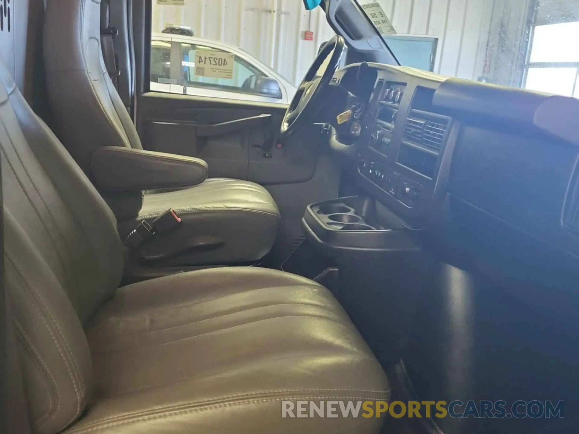 12 fotografías del automóvil dañado 1GCWGAFG8L1162232 CHEVROLET EXPRESS G2500 2020
