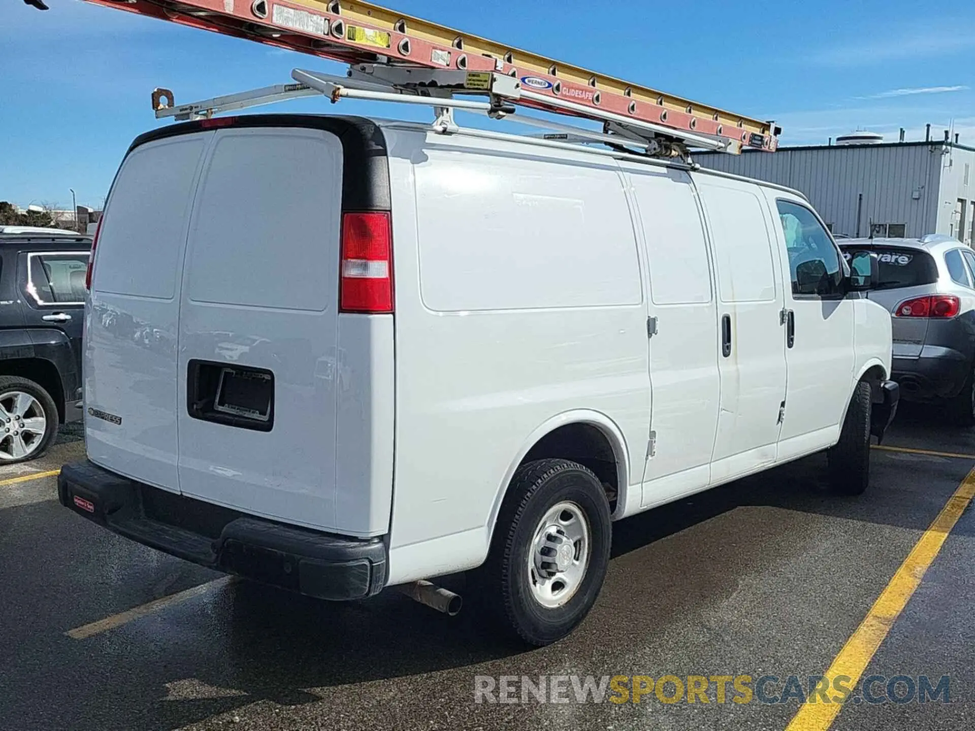 18 fotografías del automóvil dañado 1GCWGAFG8L1162232 CHEVROLET EXPRESS G2500 2020