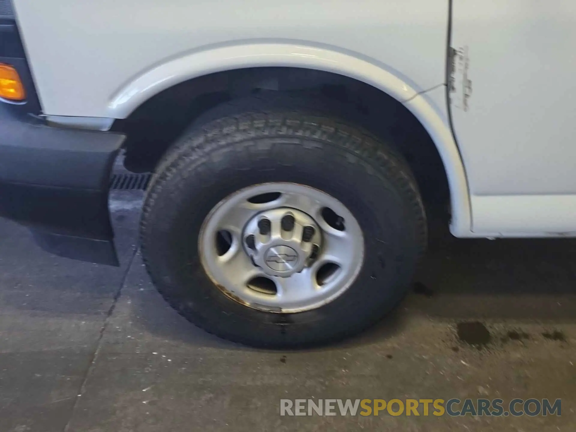 26 fotografías del automóvil dañado 1GCWGAFG8L1162232 CHEVROLET EXPRESS G2500 2020