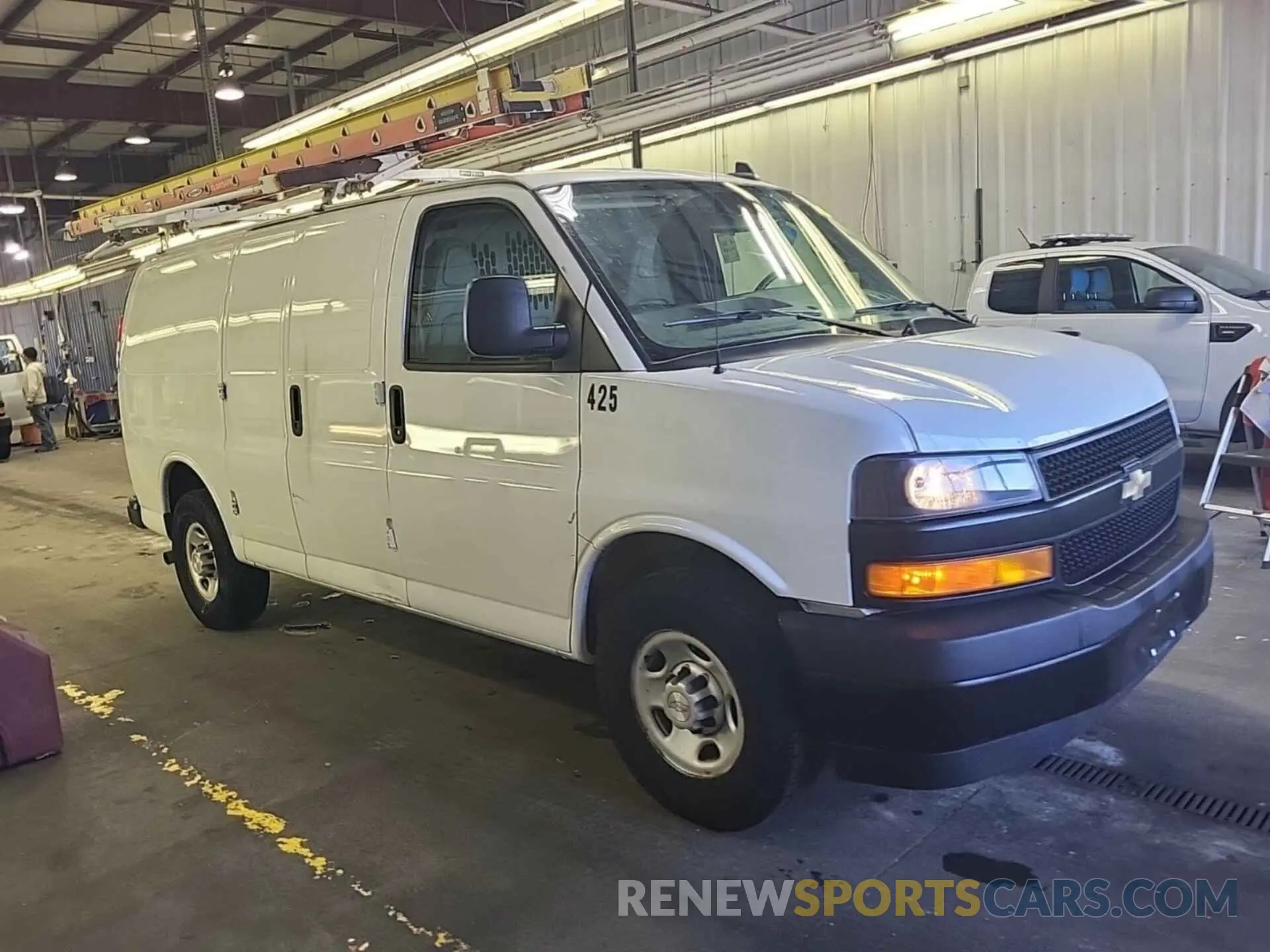 34 fotografías del automóvil dañado 1GCWGAFG8L1162232 CHEVROLET EXPRESS G2500 2020