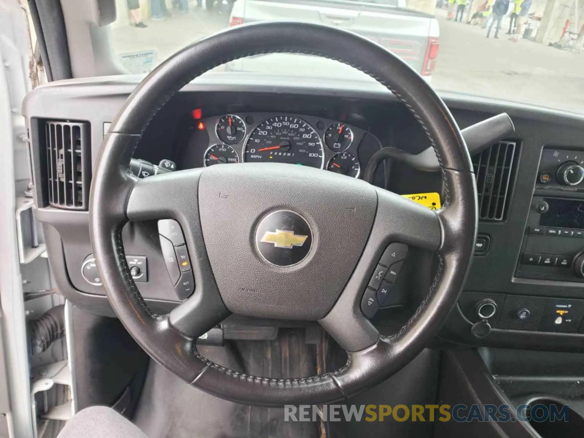 18 fotografías del automóvil dañado 1GCWGAFG8L1252898 CHEVROLET EXPRESS G2500 2020