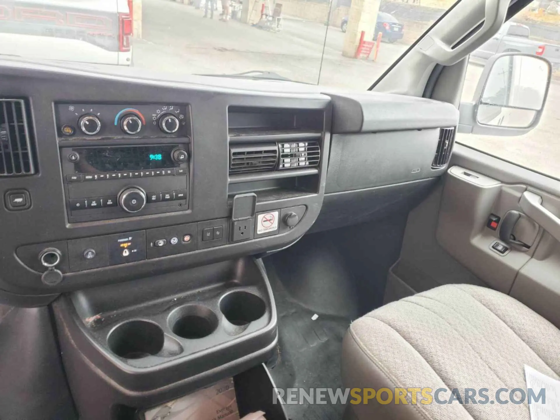 9 fotografías del automóvil dañado 1GCWGAFG8L1252898 CHEVROLET EXPRESS G2500 2020