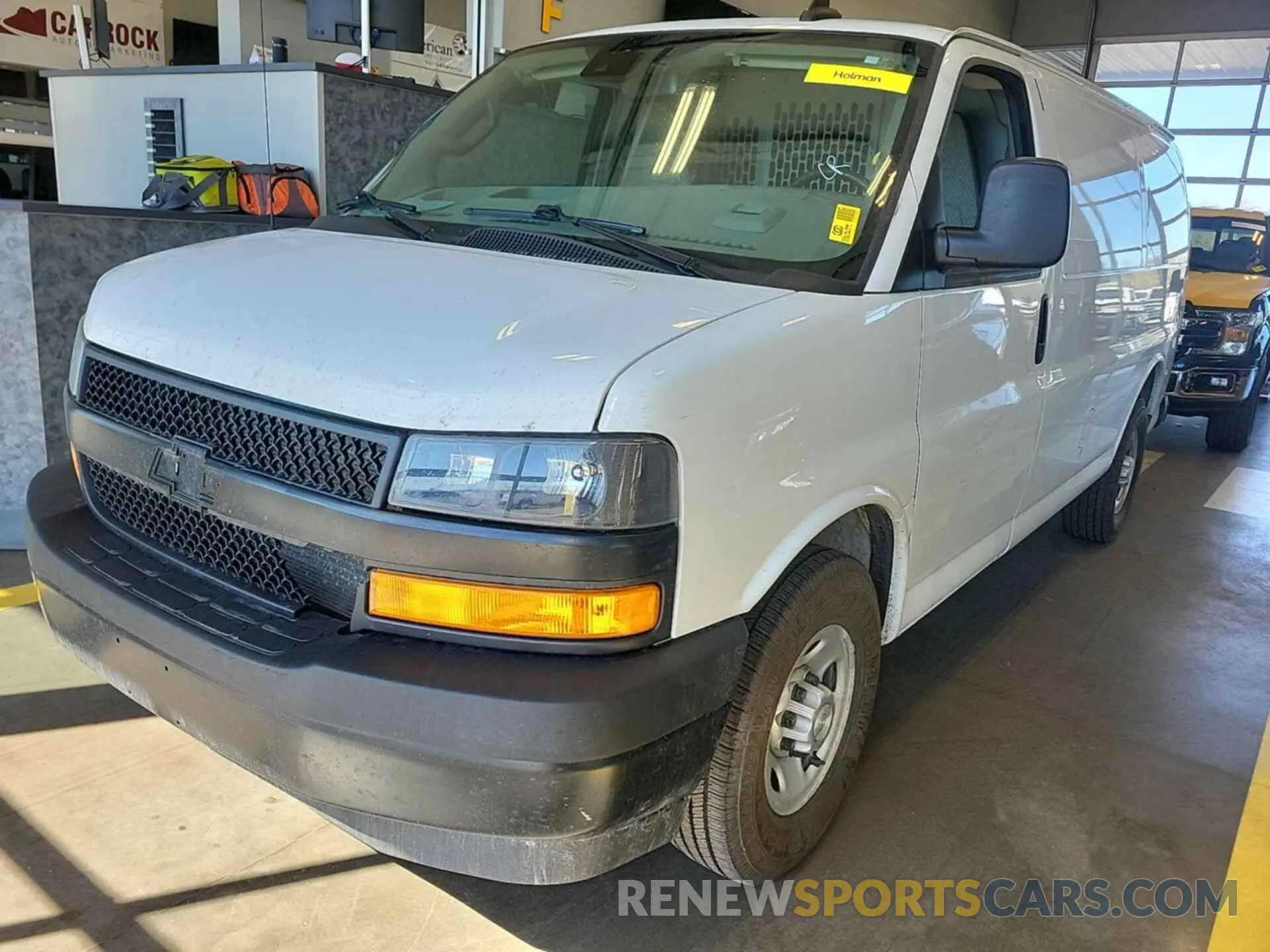 17 fotografías del automóvil dañado 1GCWGAFP4M1303136 CHEVROLET EXPRESS G2500 2021