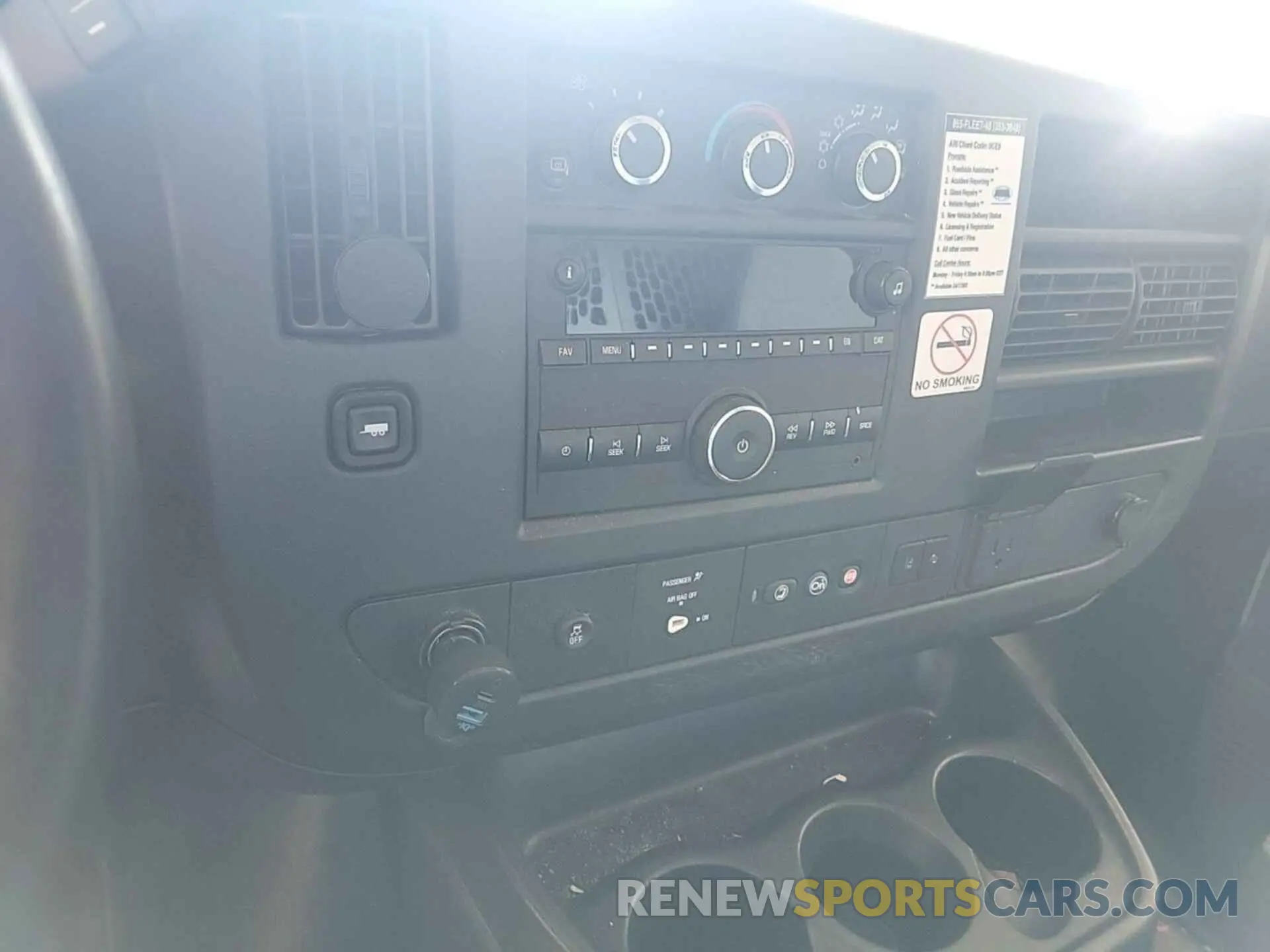 20 fotografías del automóvil dañado 1GCWGAFP4M1303136 CHEVROLET EXPRESS G2500 2021