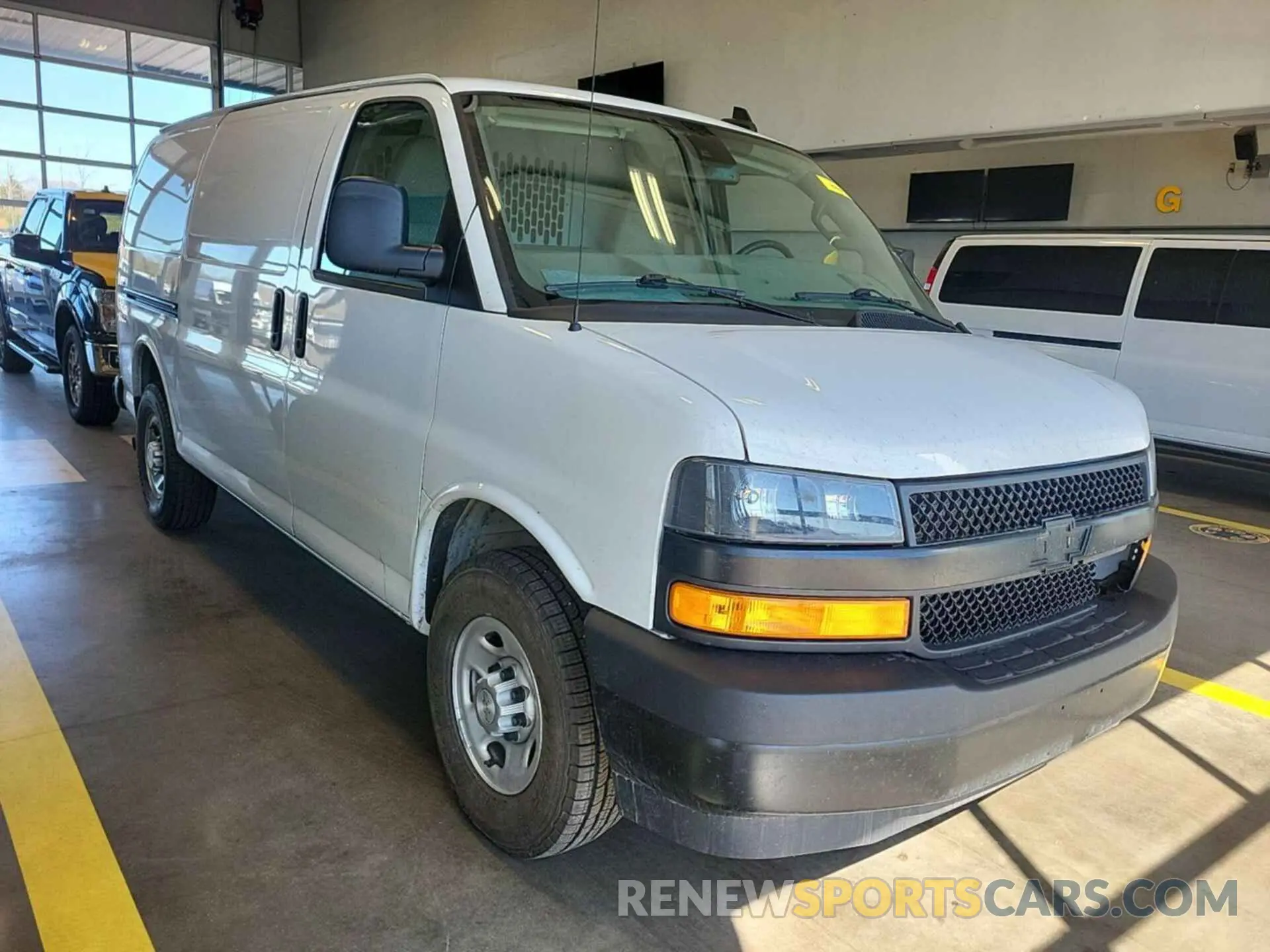 22 fotografías del automóvil dañado 1GCWGAFP4M1303136 CHEVROLET EXPRESS G2500 2021