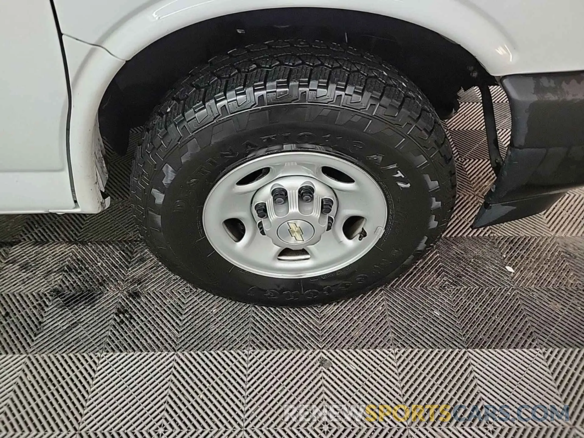 10 fotografías del automóvil dañado 1GCWGAFP4M1310913 CHEVROLET EXPRESS G2500 2021