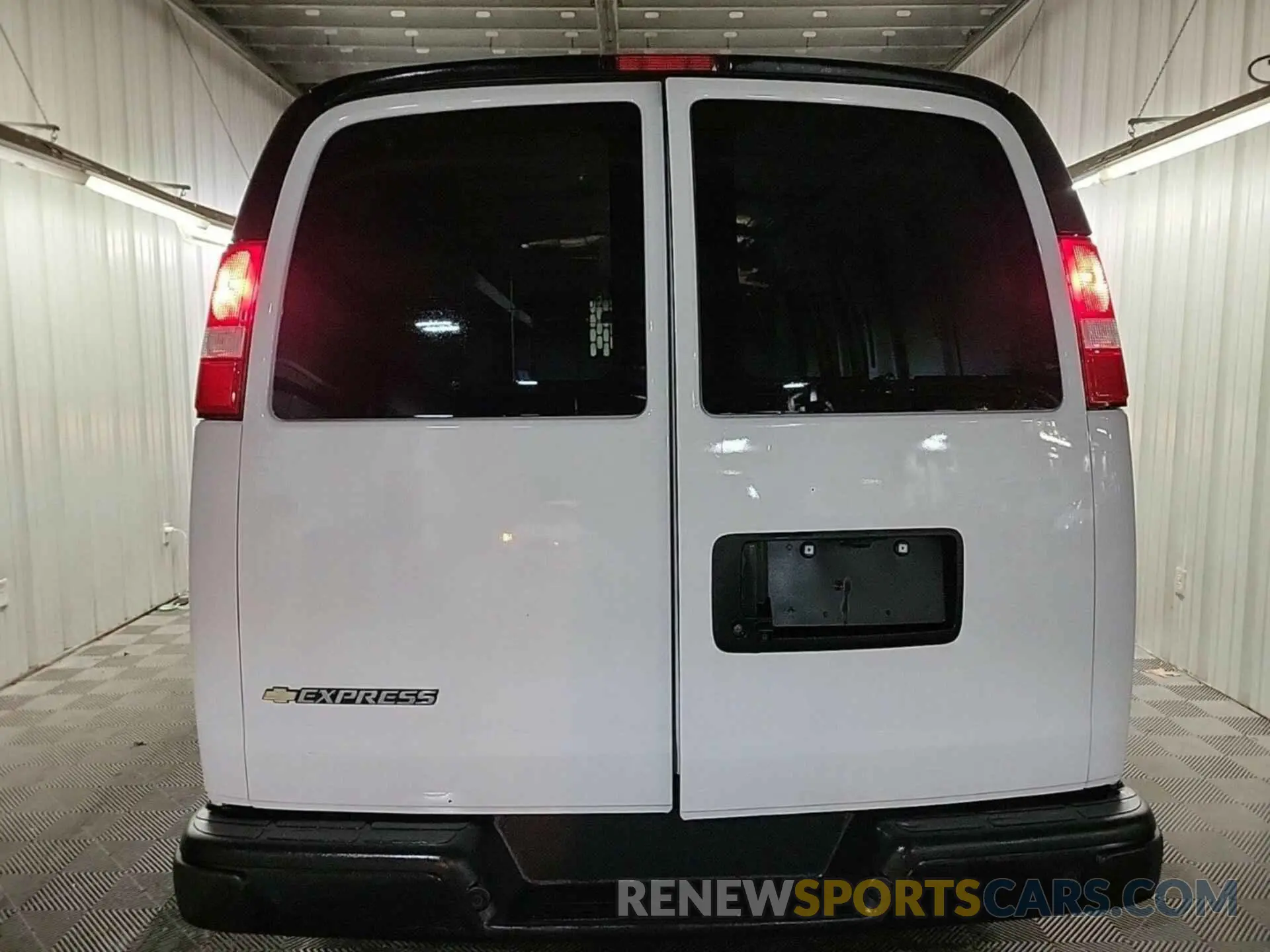 25 fotografías del automóvil dañado 1GCWGAFP4M1310913 CHEVROLET EXPRESS G2500 2021