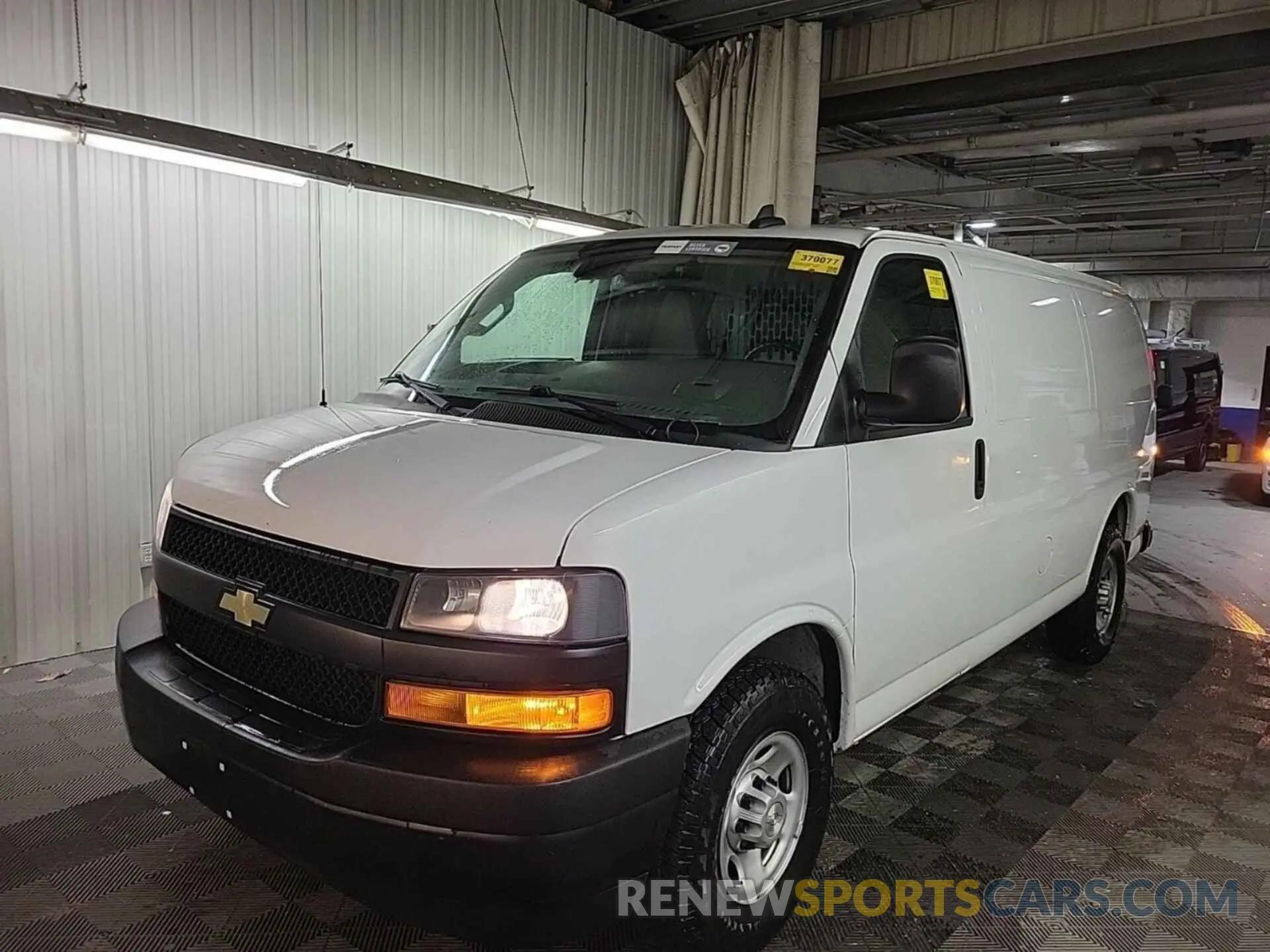 9 fotografías del automóvil dañado 1GCWGAFP4M1310913 CHEVROLET EXPRESS G2500 2021