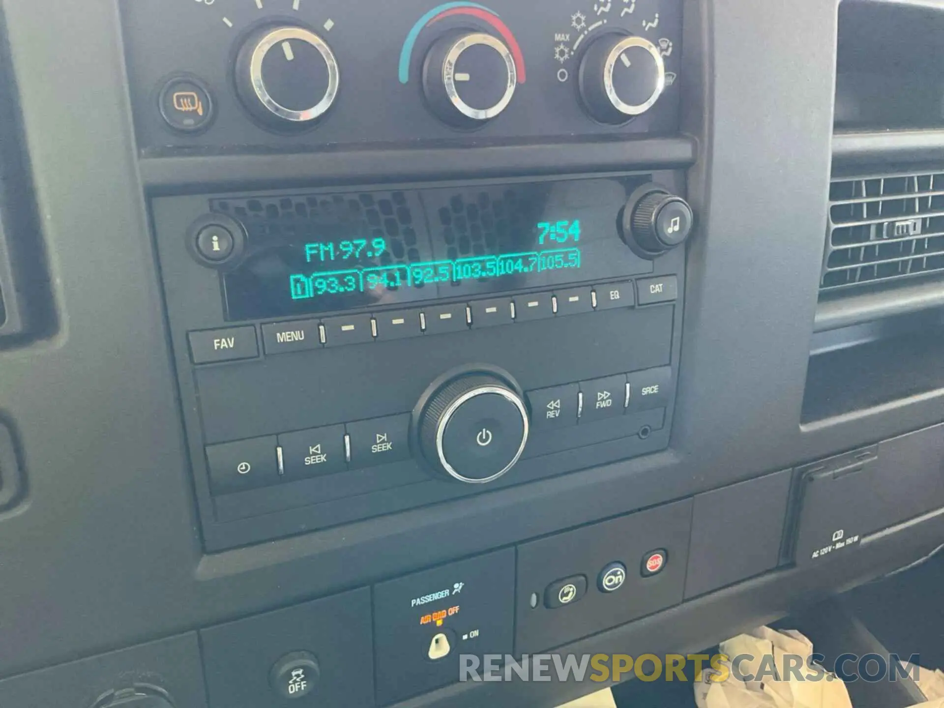 4 fotografías del automóvil dañado 1GCWGAFP3N1259311 CHEVROLET EXPRESS G2500 2022