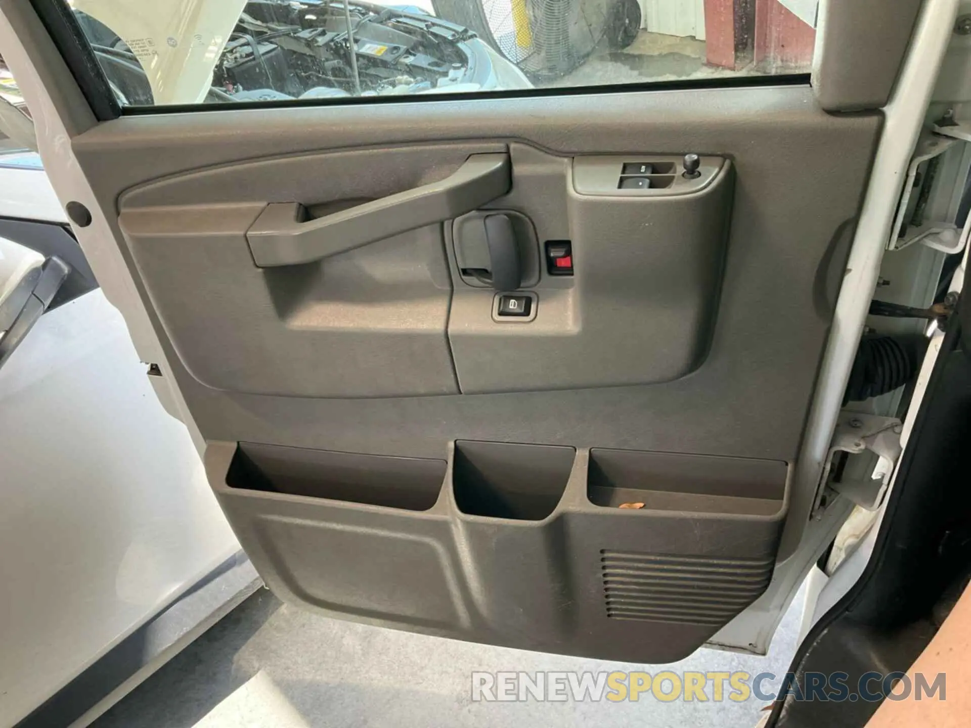 8 fotografías del automóvil dañado 1GCWGAFP3N1259311 CHEVROLET EXPRESS G2500 2022