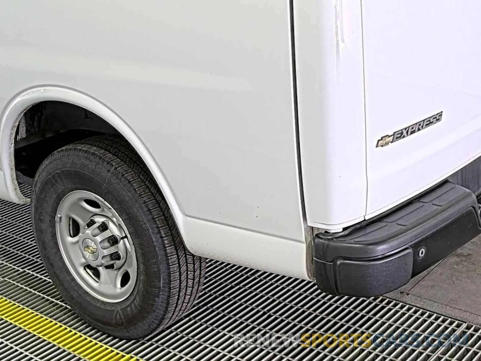6 fotografías del automóvil dañado 1GCWGAFP6N1271209 CHEVROLET EXPRESS G2500 2022
