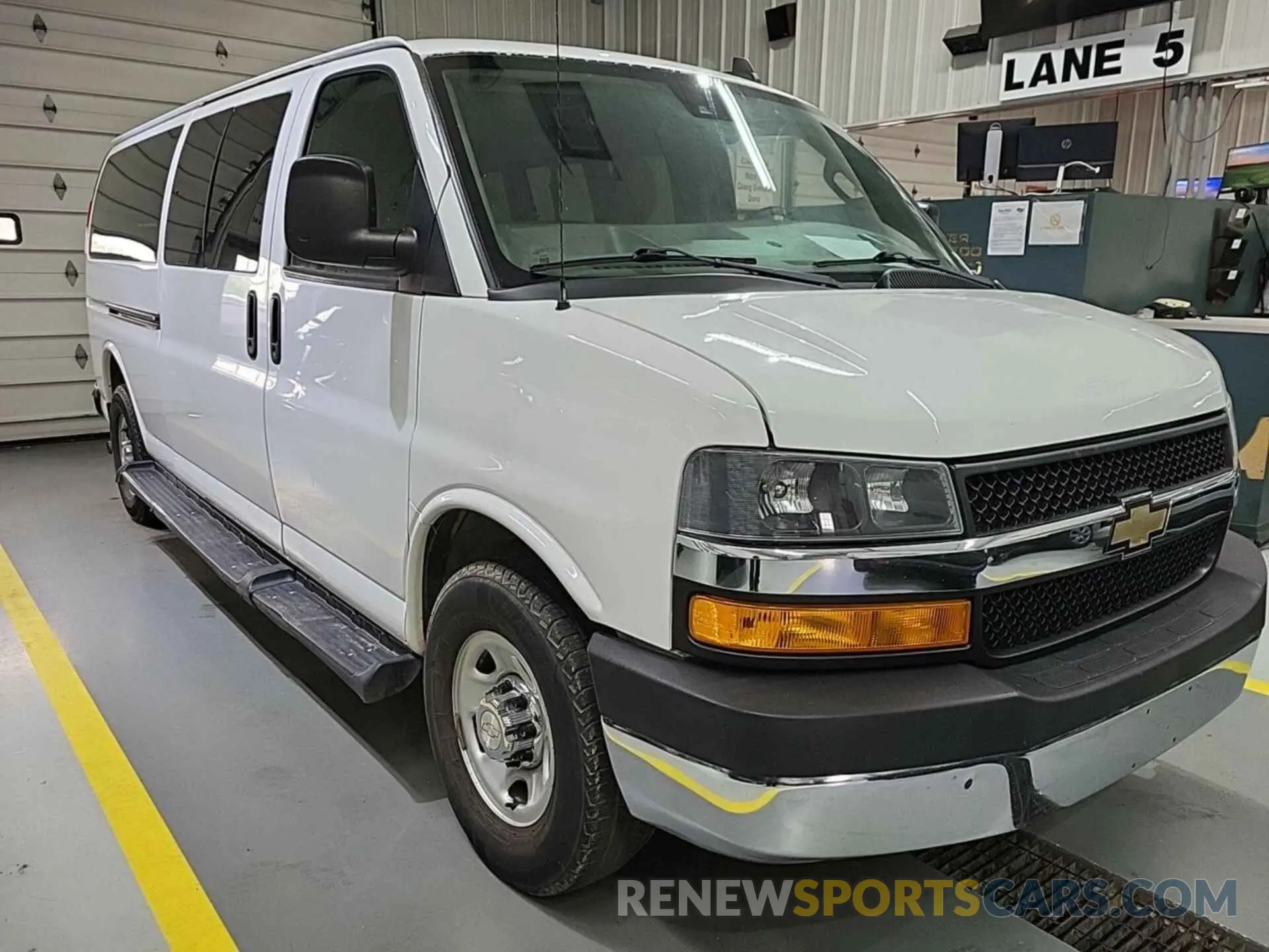 4 fotografías del automóvil dañado 1GAZGPFG5K1200734 CHEVROLET EXPRESS G3500 2019