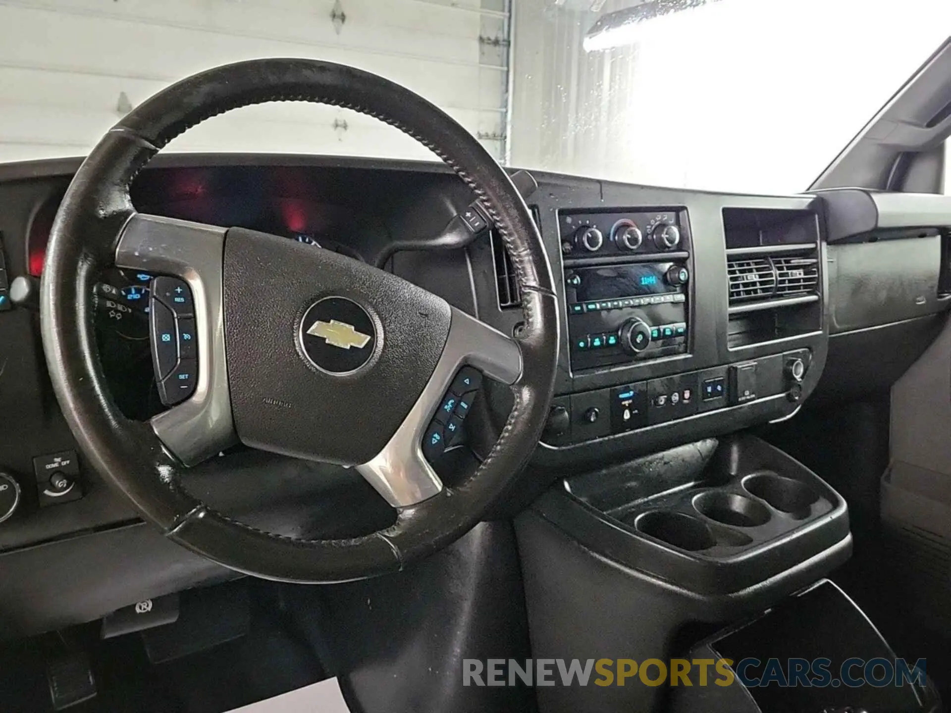 33 fotografías del automóvil dañado 1GCZGGFP2K1329702 CHEVROLET EXPRESS G3500 2019