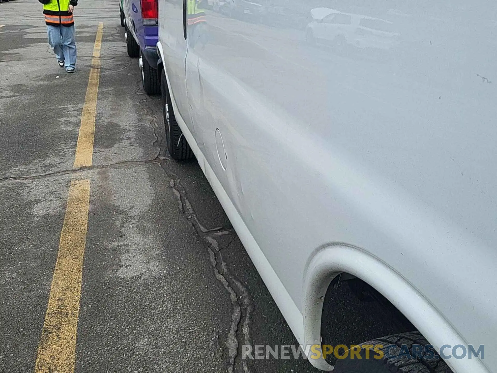 50 fotografías del automóvil dañado 1GCZGGFP2K1329702 CHEVROLET EXPRESS G3500 2019