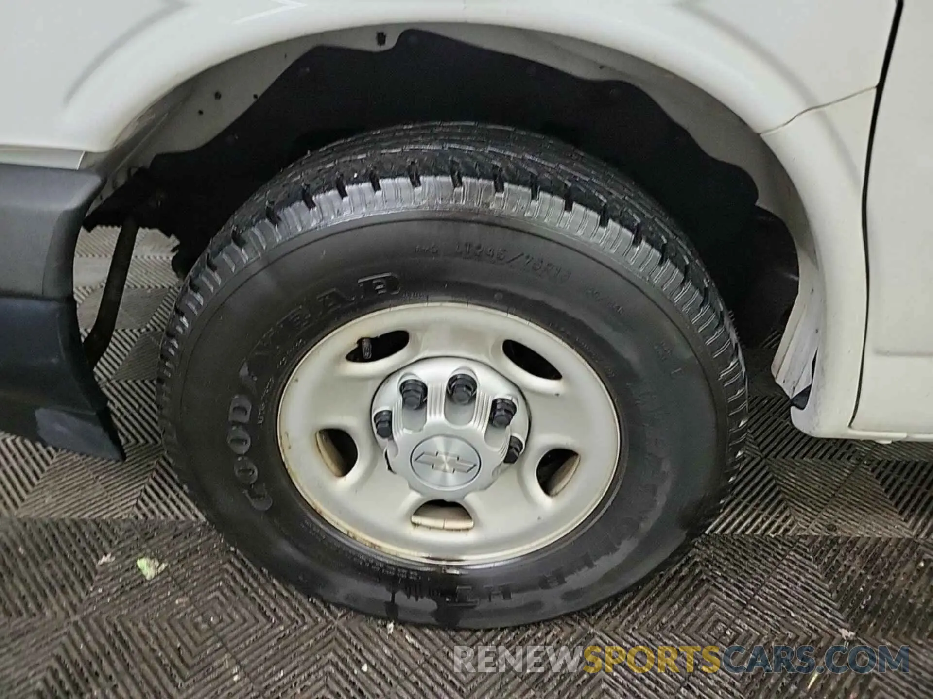 6 fotografías del automóvil dañado 1GCZGGFP2K1329702 CHEVROLET EXPRESS G3500 2019